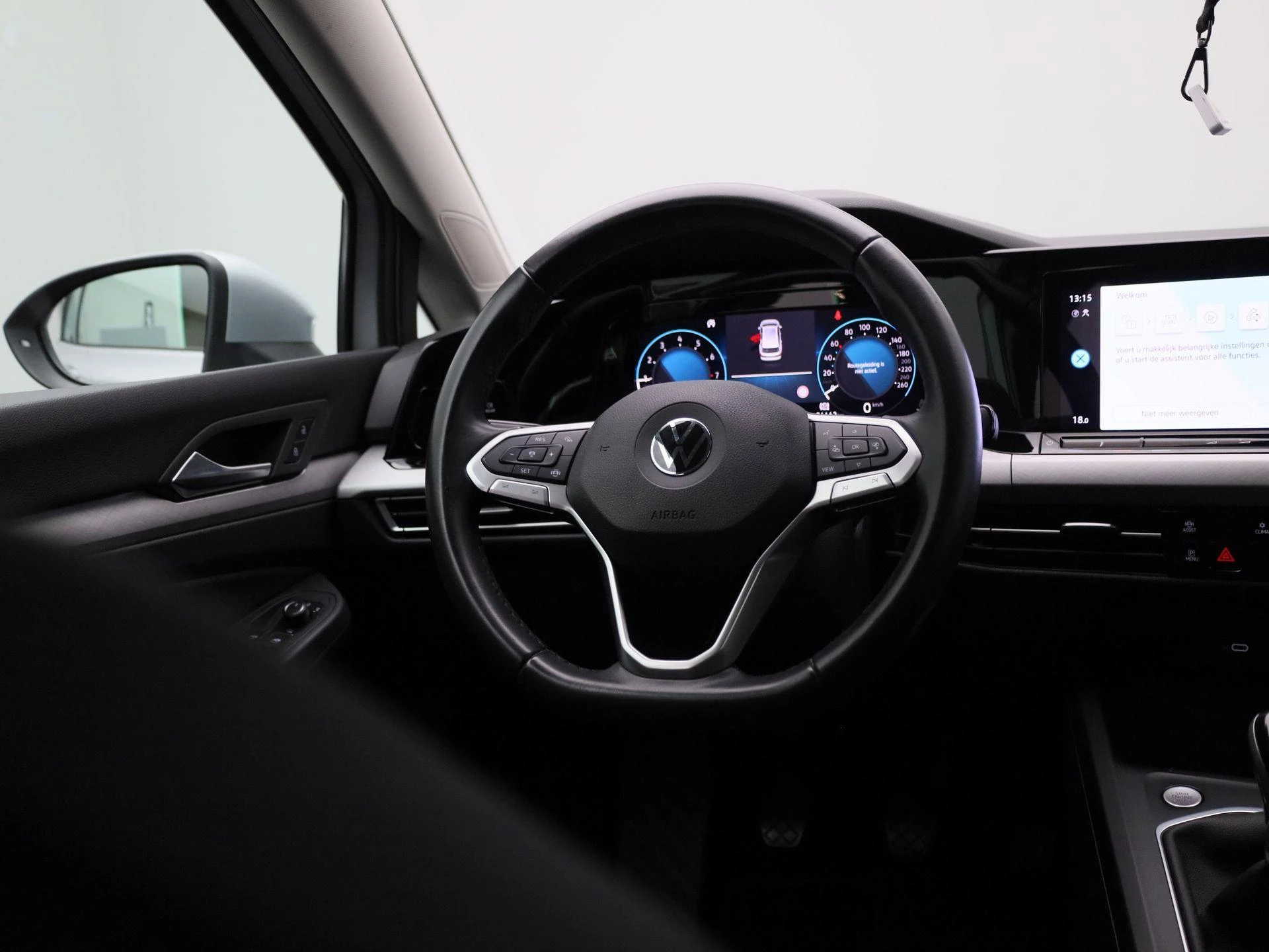 Volkswagen-Golf-image-9