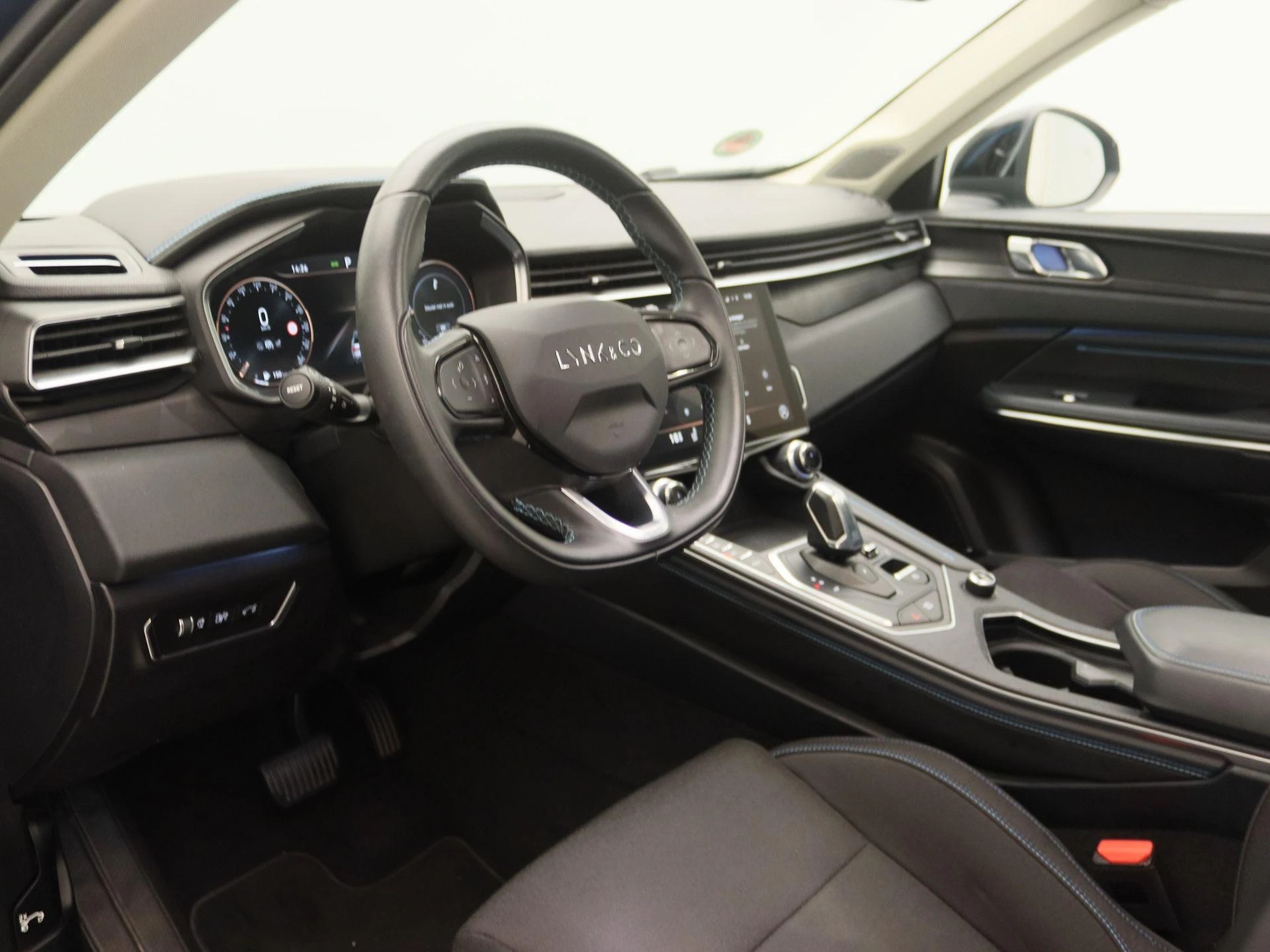 Lynk & Co-01-image-23