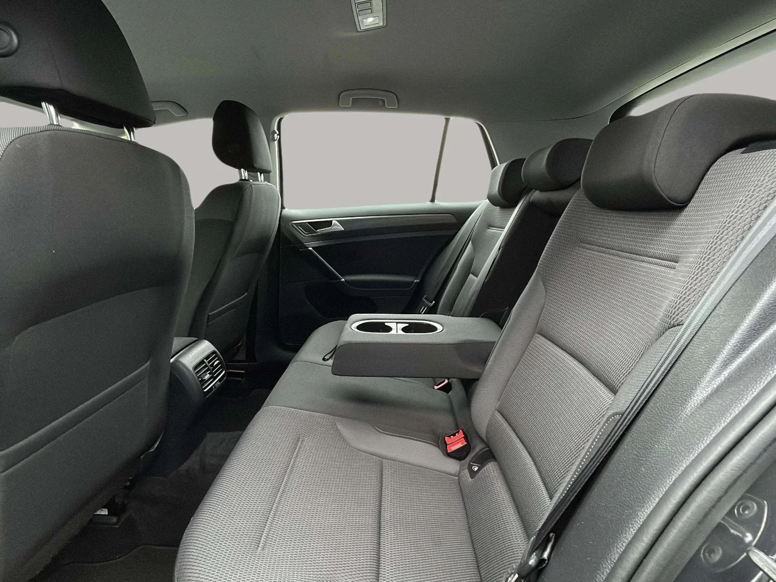 Volkswagen-e-Golf-image-14