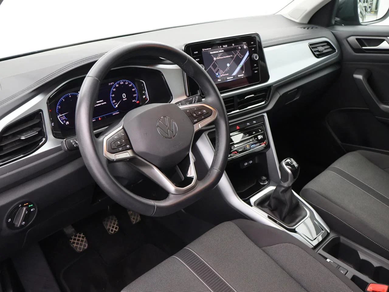 Volkswagen-T-Roc-image-14