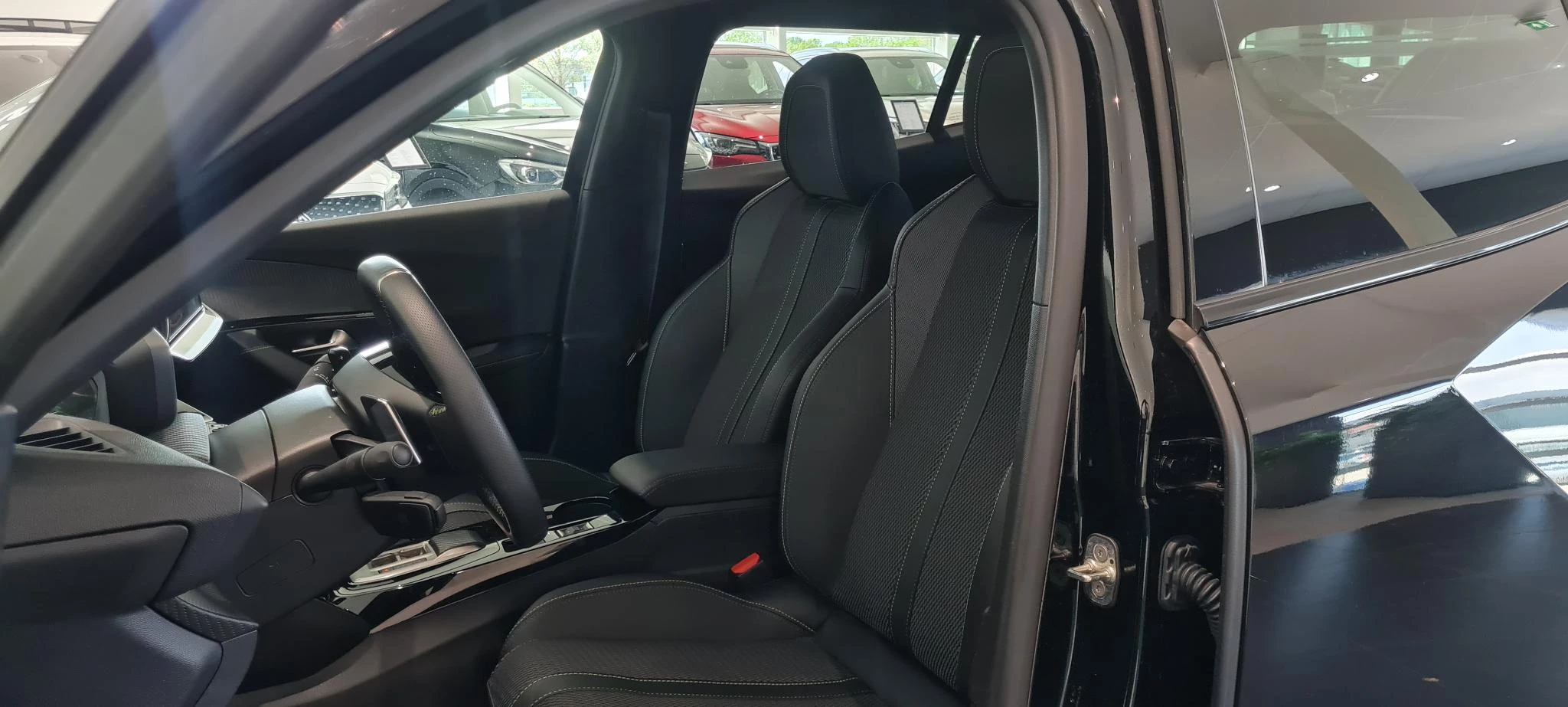 Peugeot 2008 1.2 Hybrid 145 GT