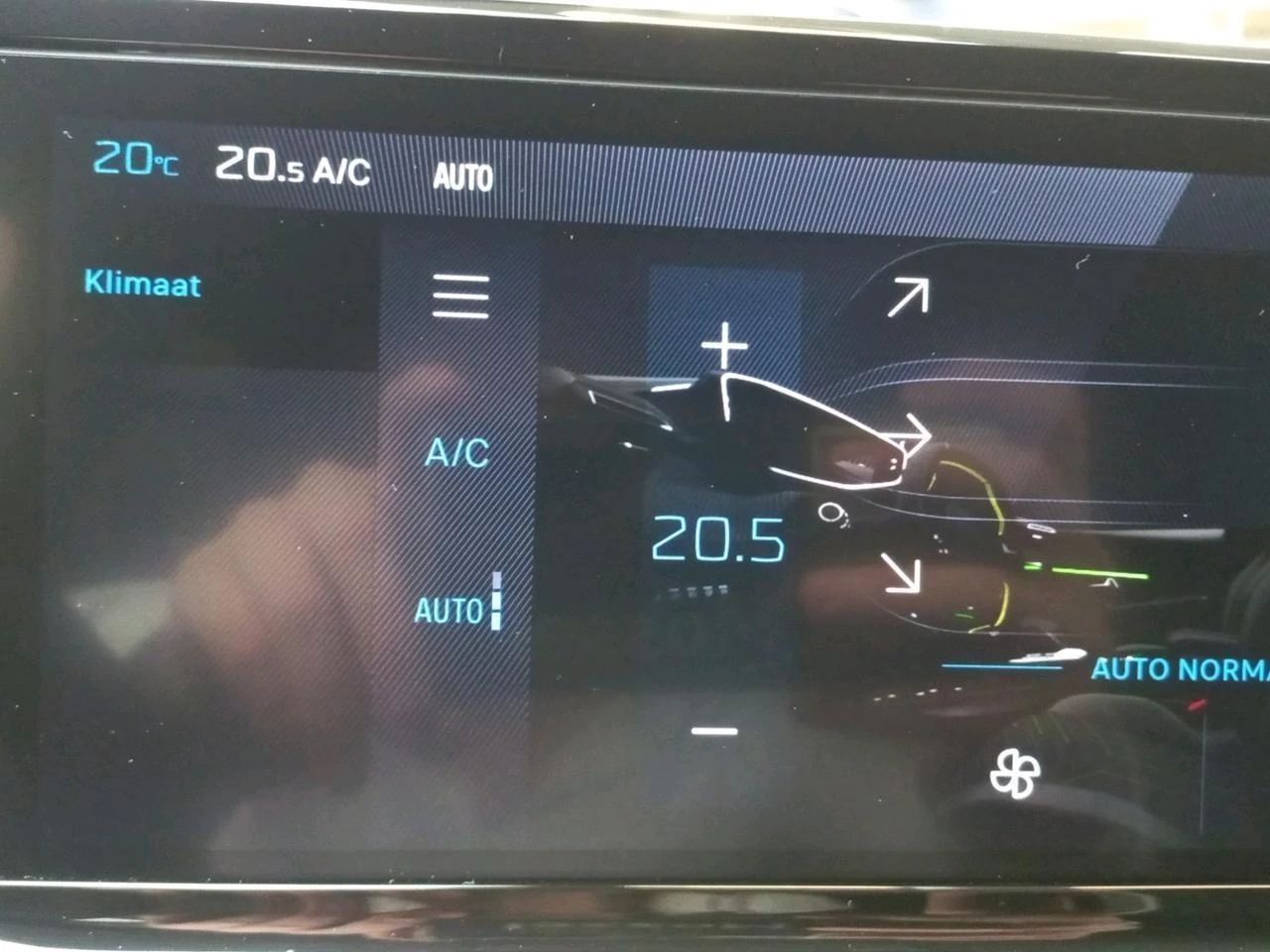 Peugeot-208-image-14