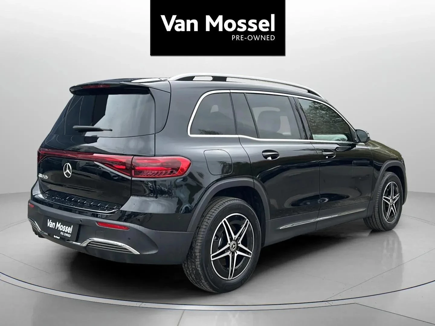 Mercedes-Benz-EQB-image-4