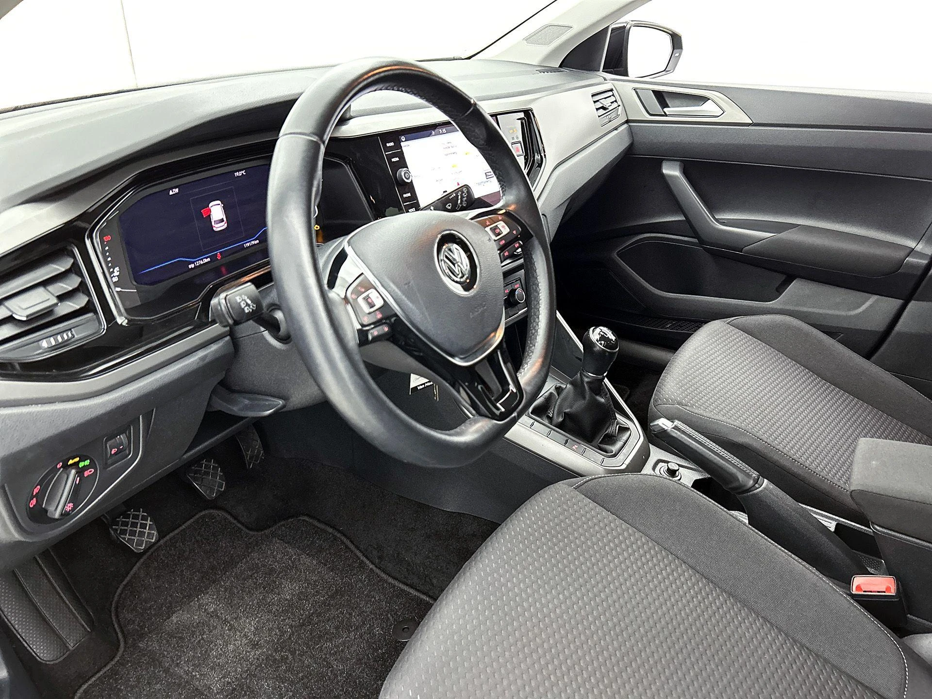 Volkswagen-Polo-image-18