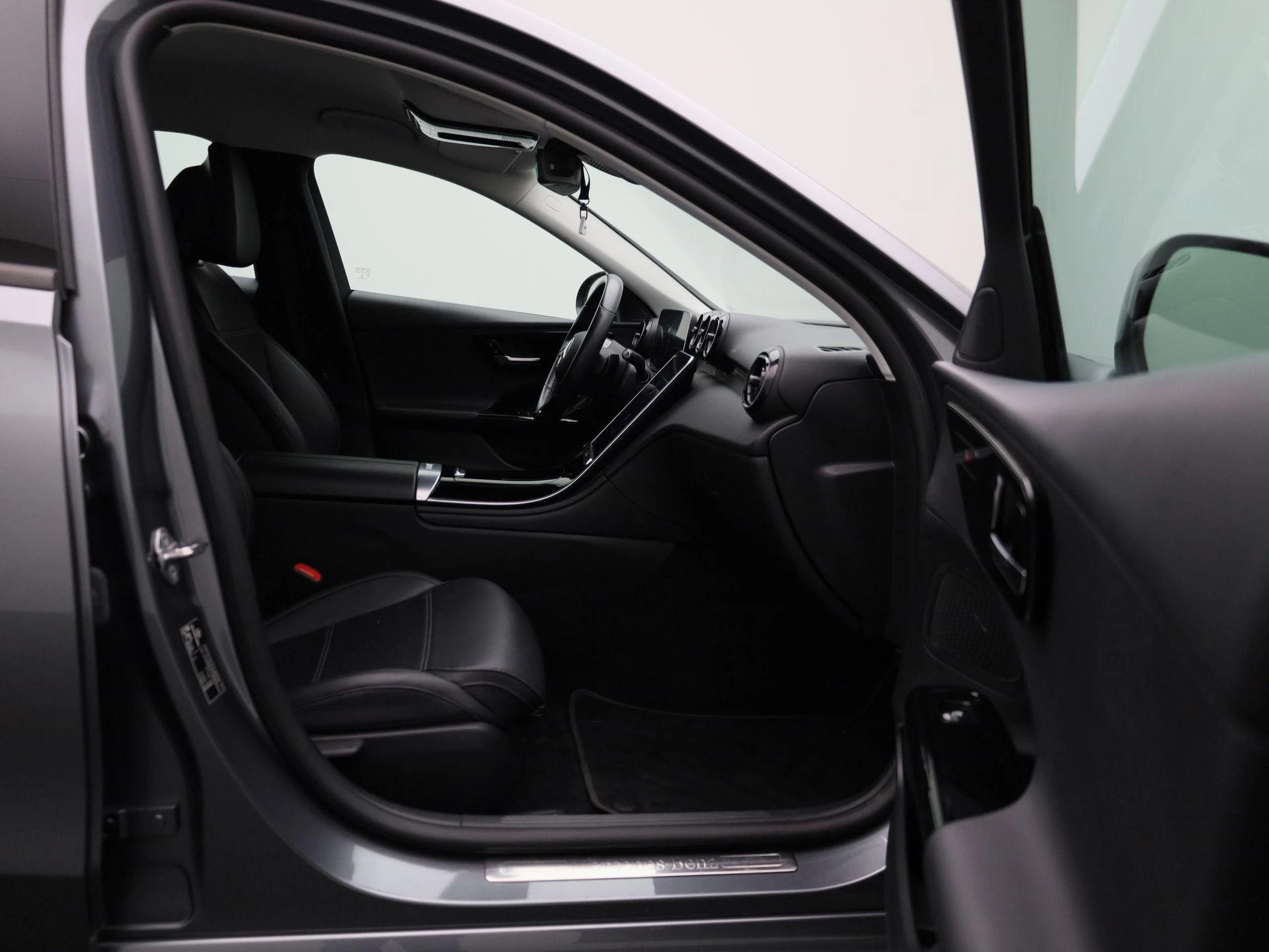 Mercedes-Benz-C-Klasse-image-37