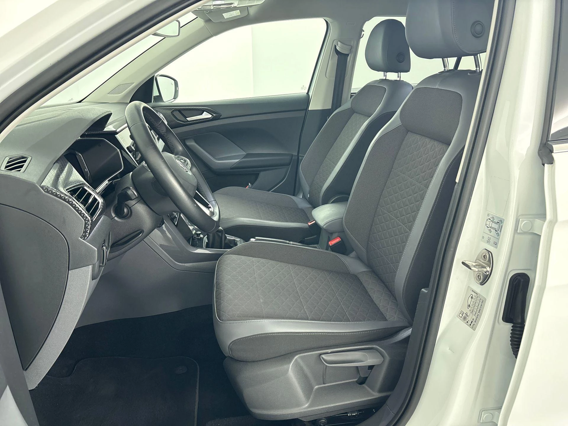 Volkswagen-T-Cross-image-28