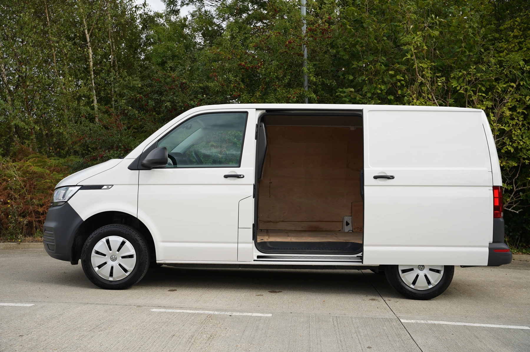 Volkswagen-Transporter-image-26