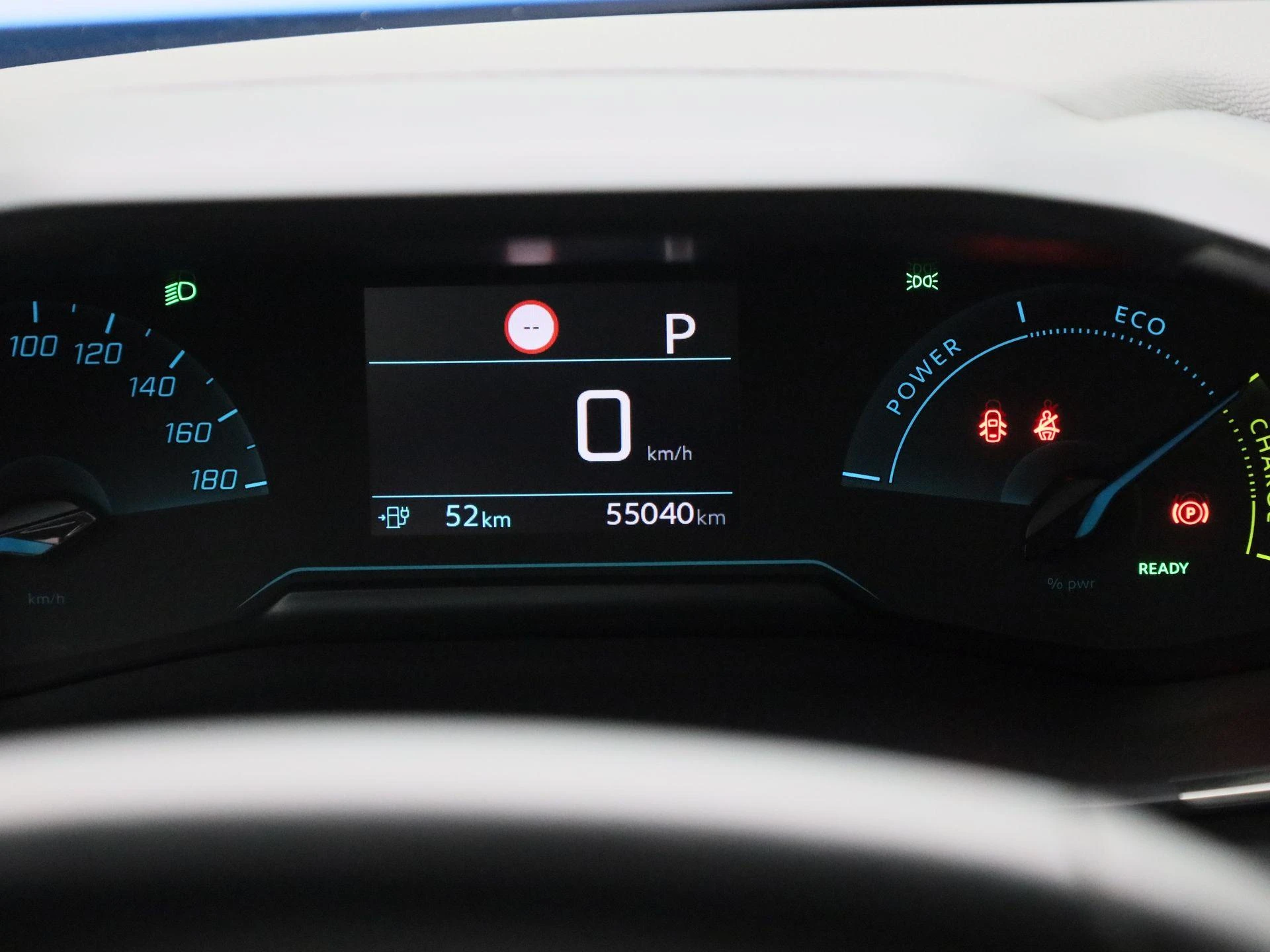 Peugeot-e-2008-image-7