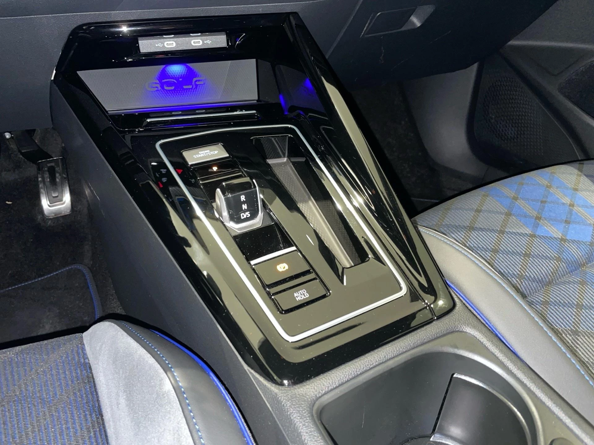 Volkswagen-Golf-image-9