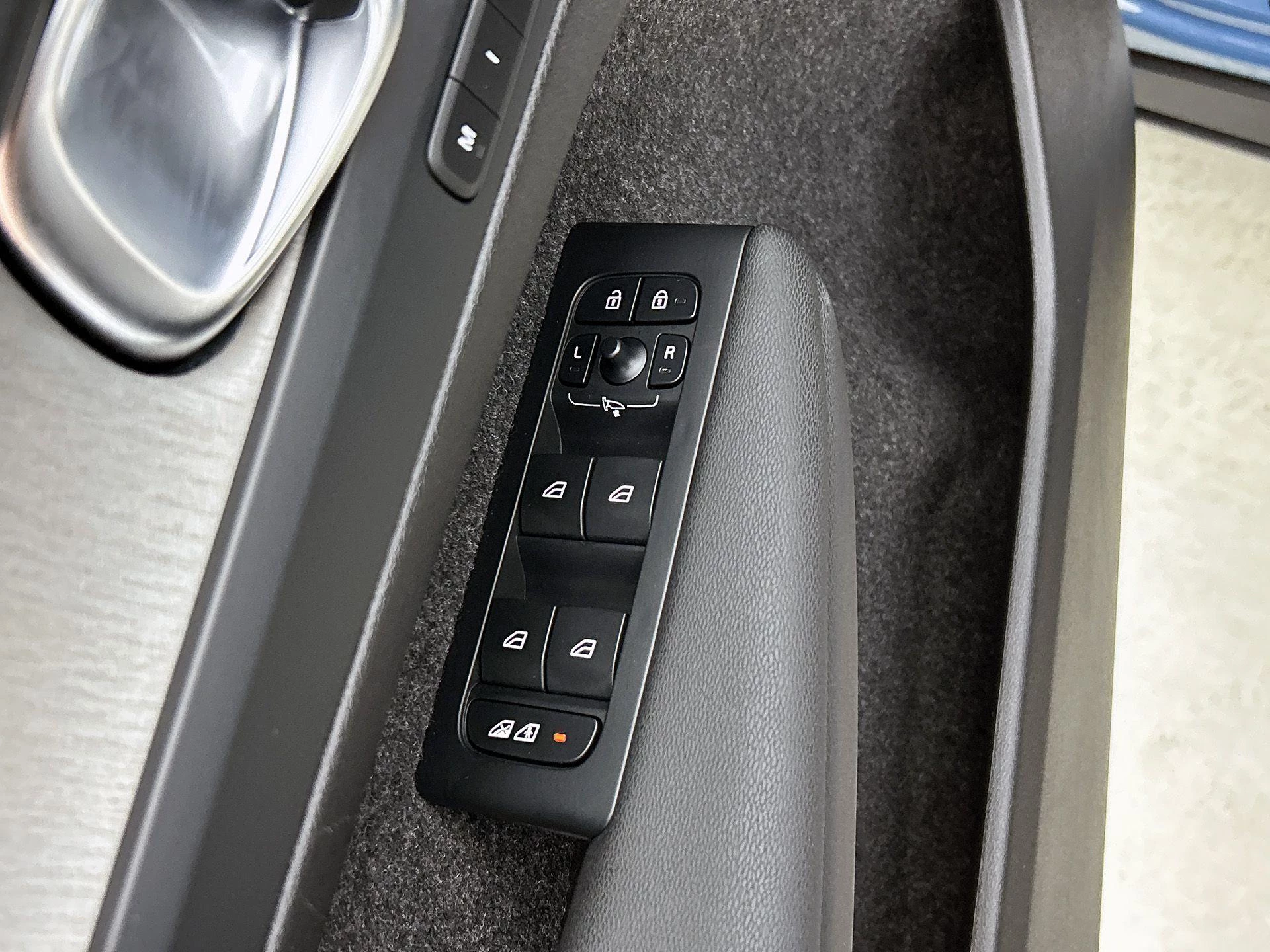 Volvo XC40 2.0 B4 Plus Dark
