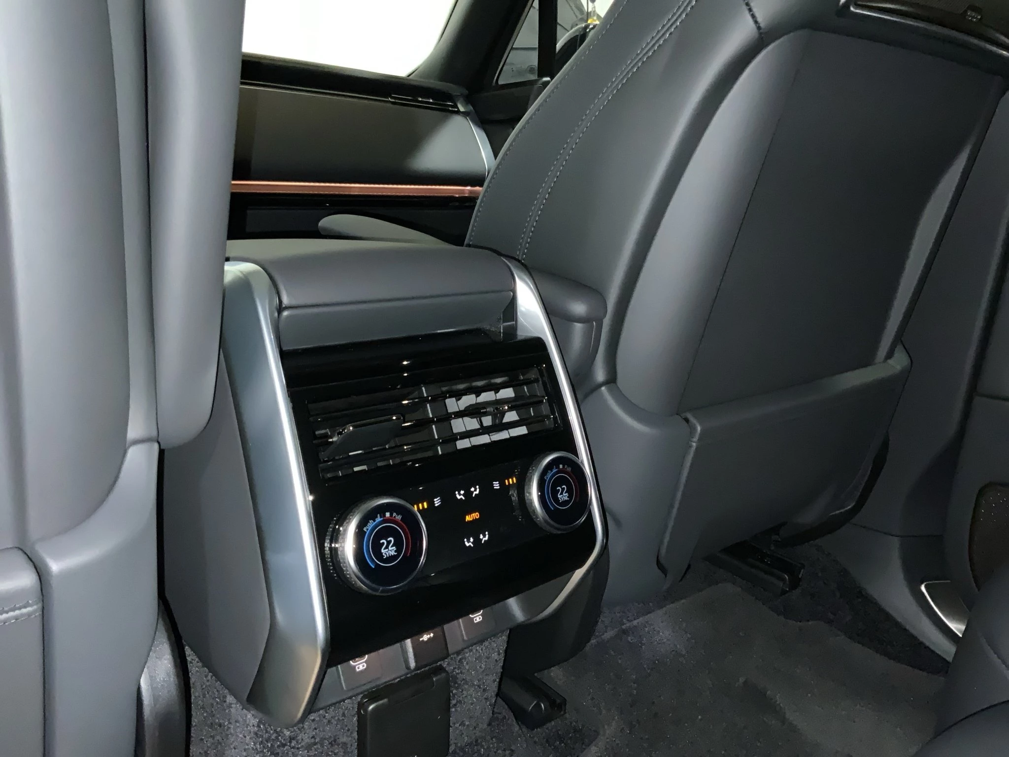 Land Rover-Range Rover-image-26