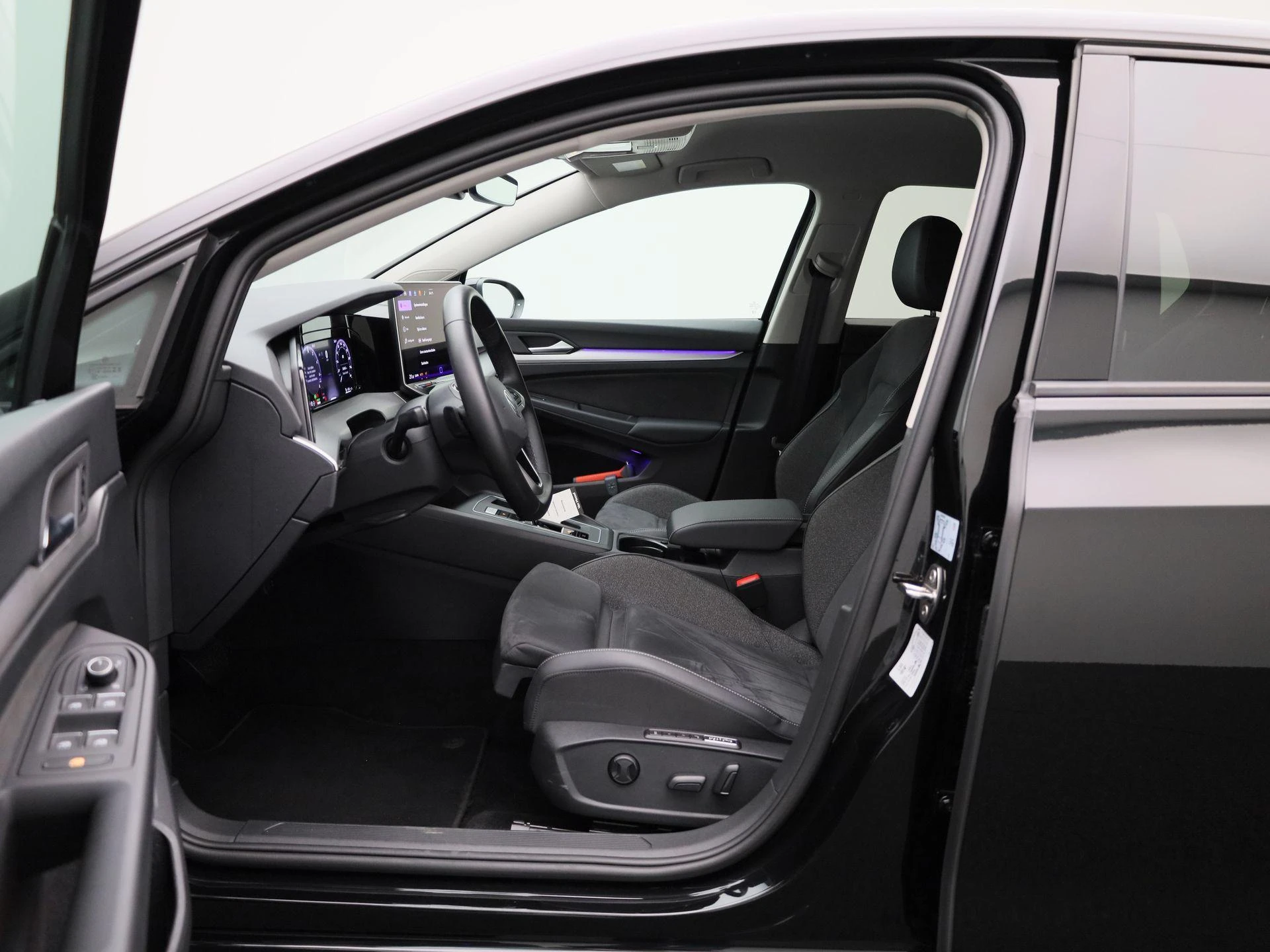 Volkswagen-Golf-image-8