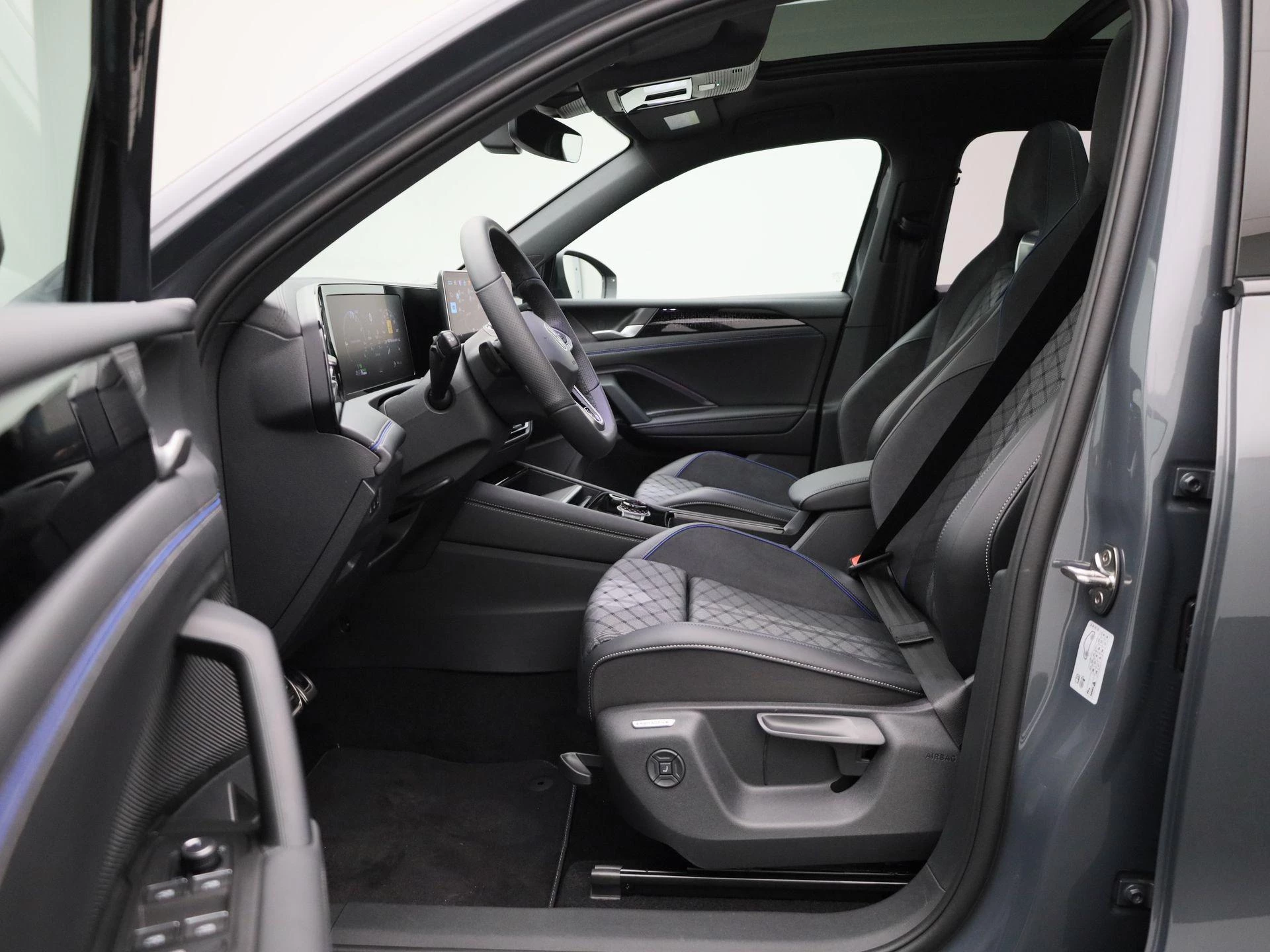 Volkswagen-Tiguan-image-10