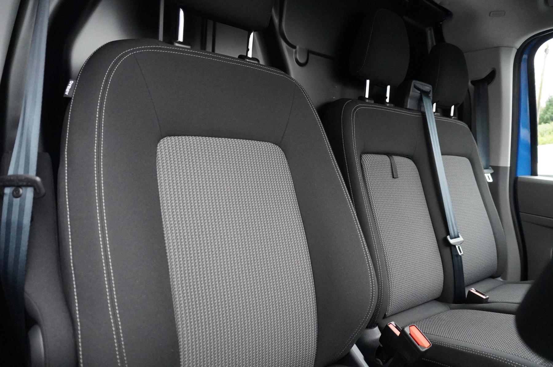 Volkswagen-Transporter-image-35