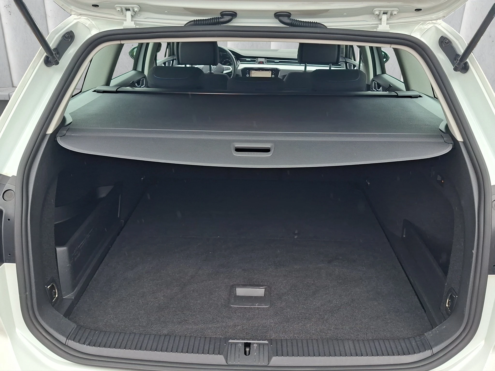 Volkswagen-Passat-image-16