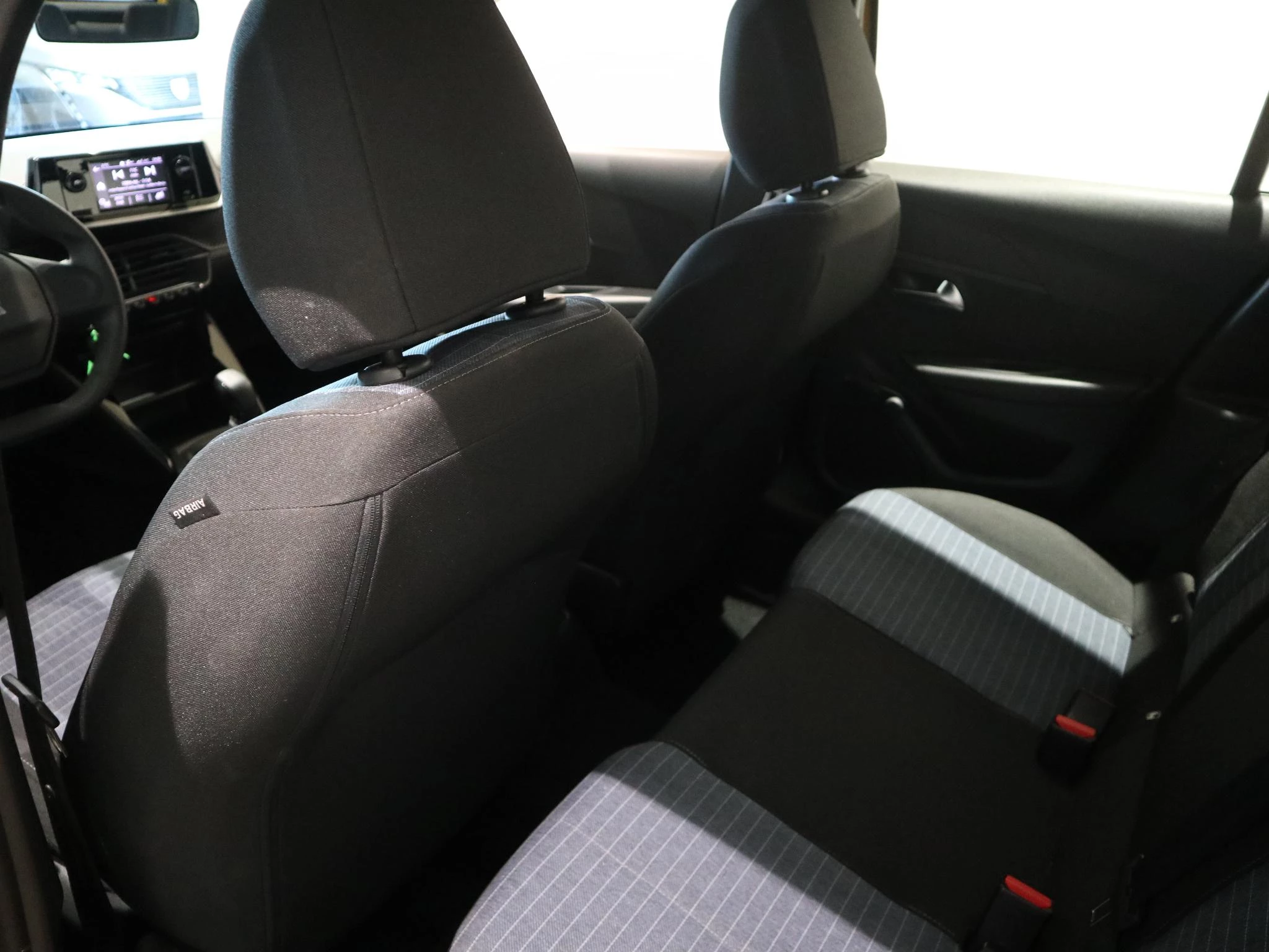 Peugeot-208-image-10