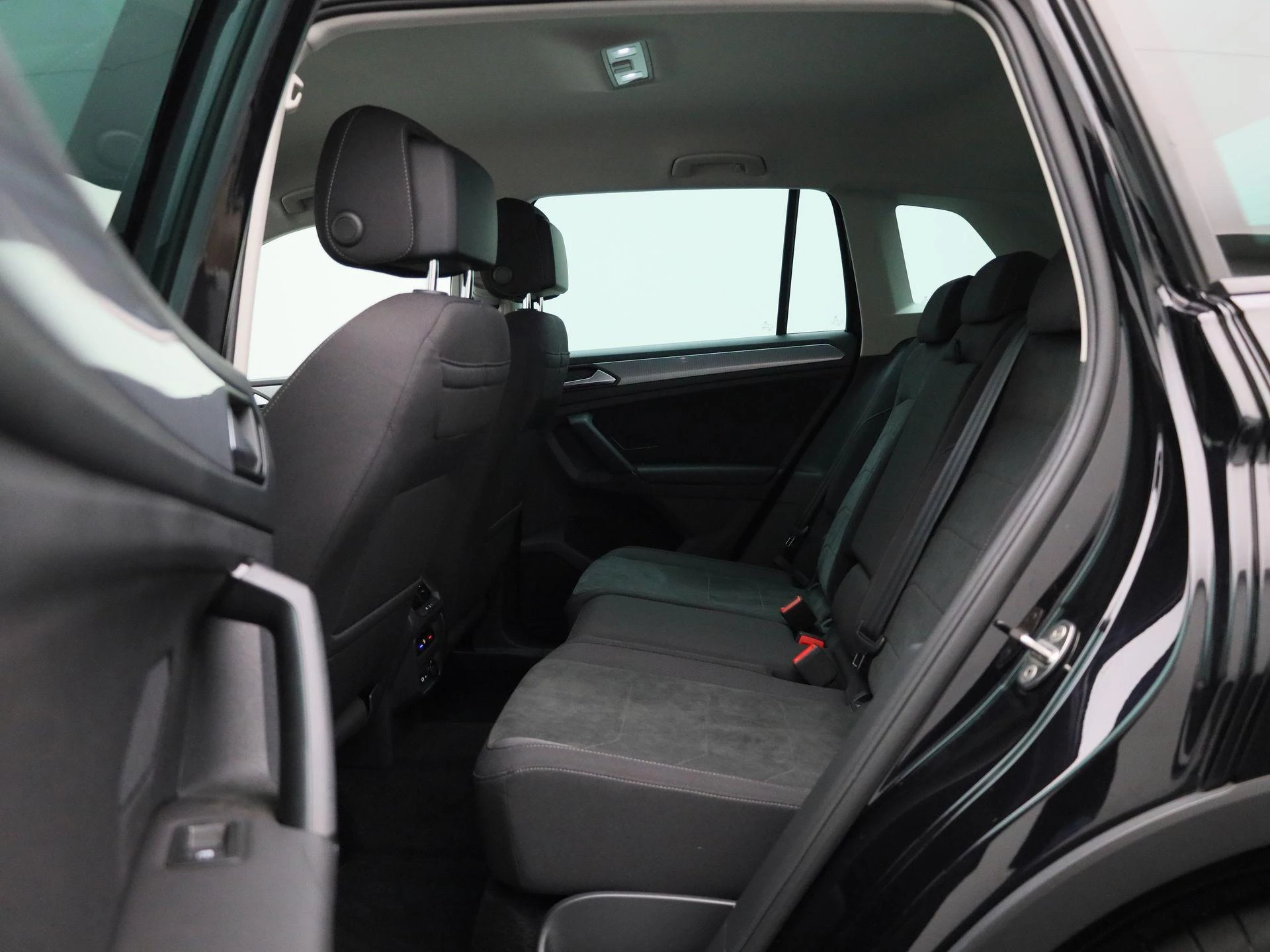 Volkswagen-Tiguan-image-10