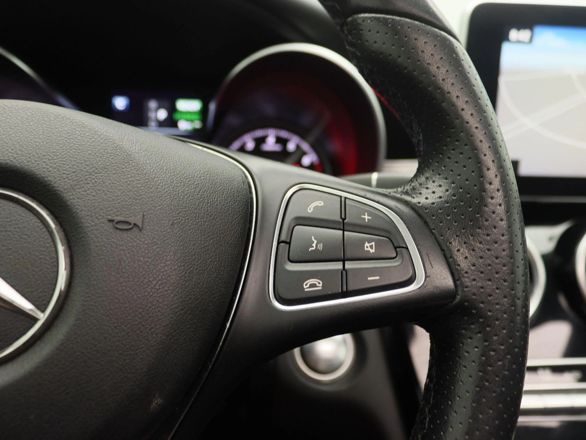 Mercedes-Benz-C-Klasse-image-17