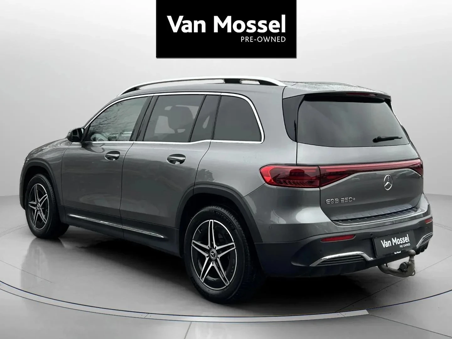 Mercedes-Benz-EQB-image-6