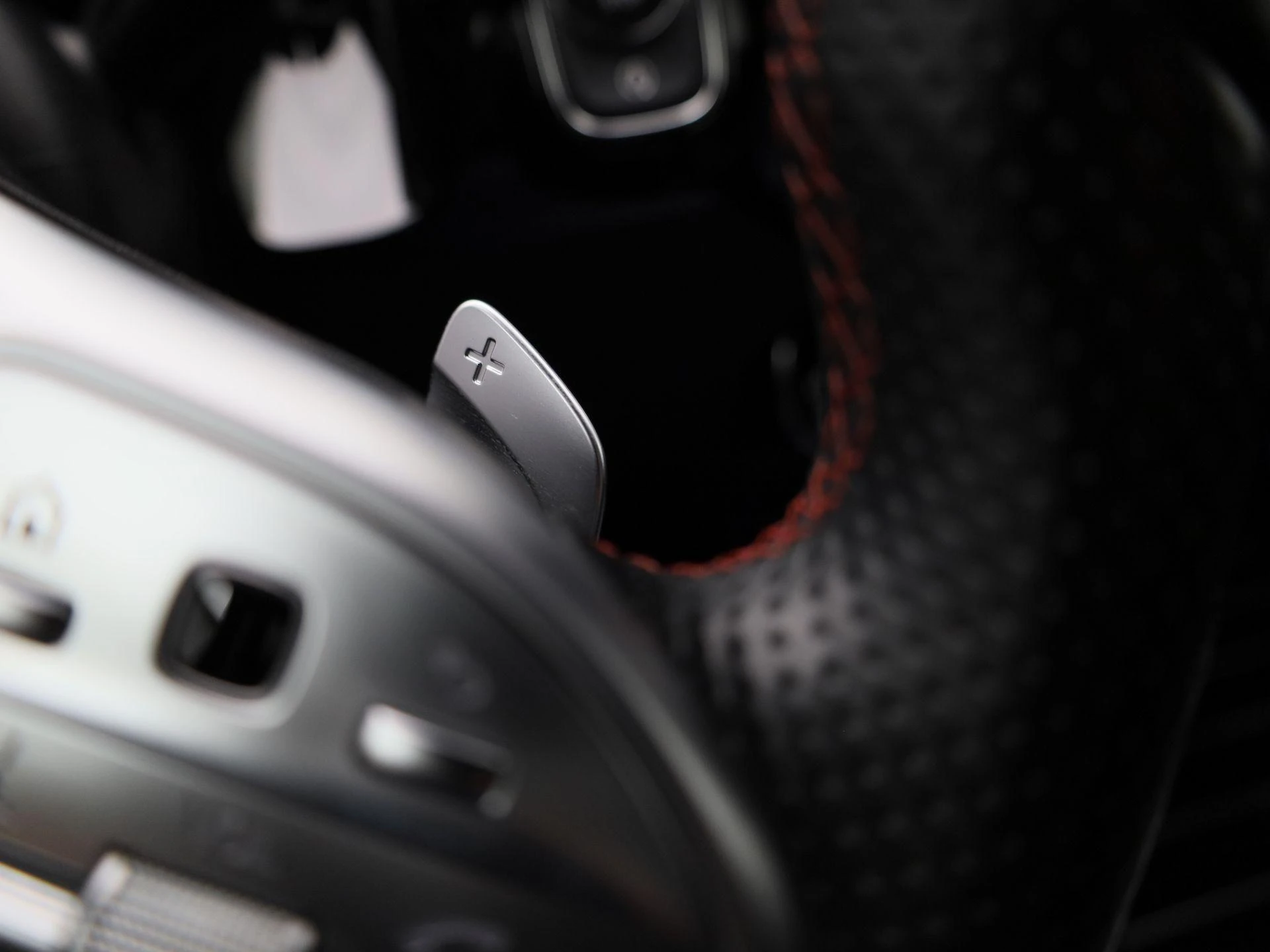Mercedes-Benz-GLA-image-26