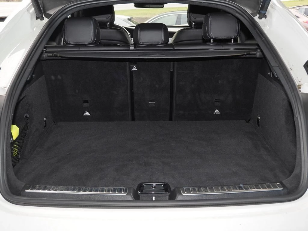 Mercedes-Benz-GLC 220 d-image-14