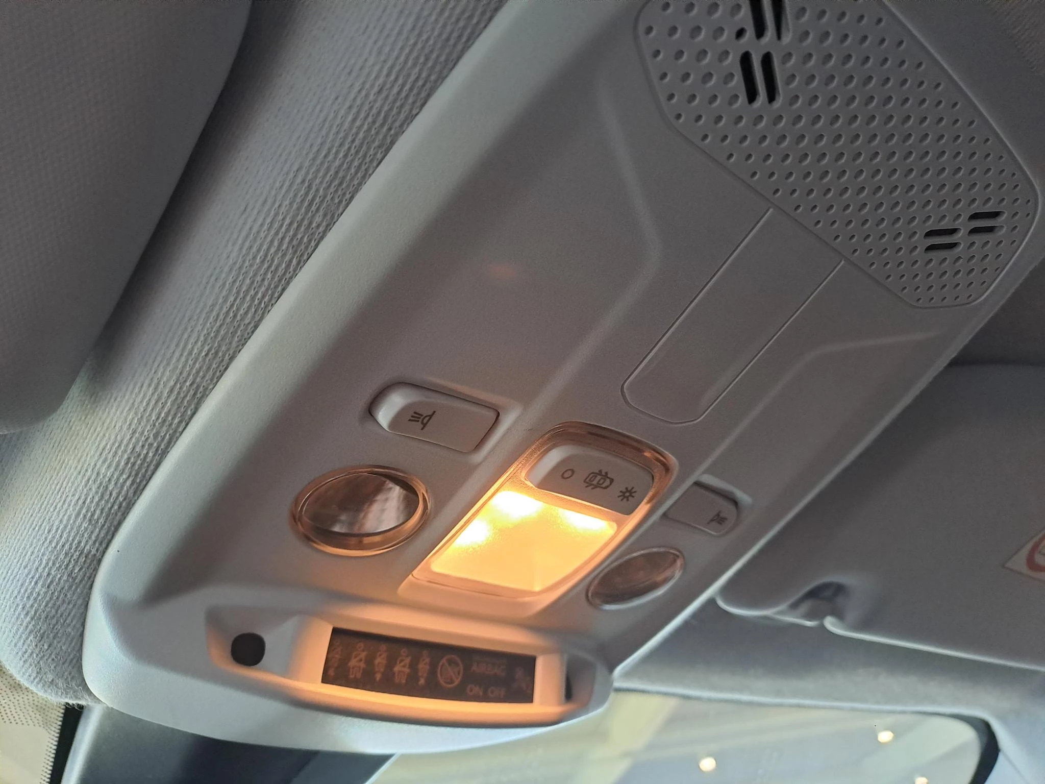 Peugeot-208-image-19