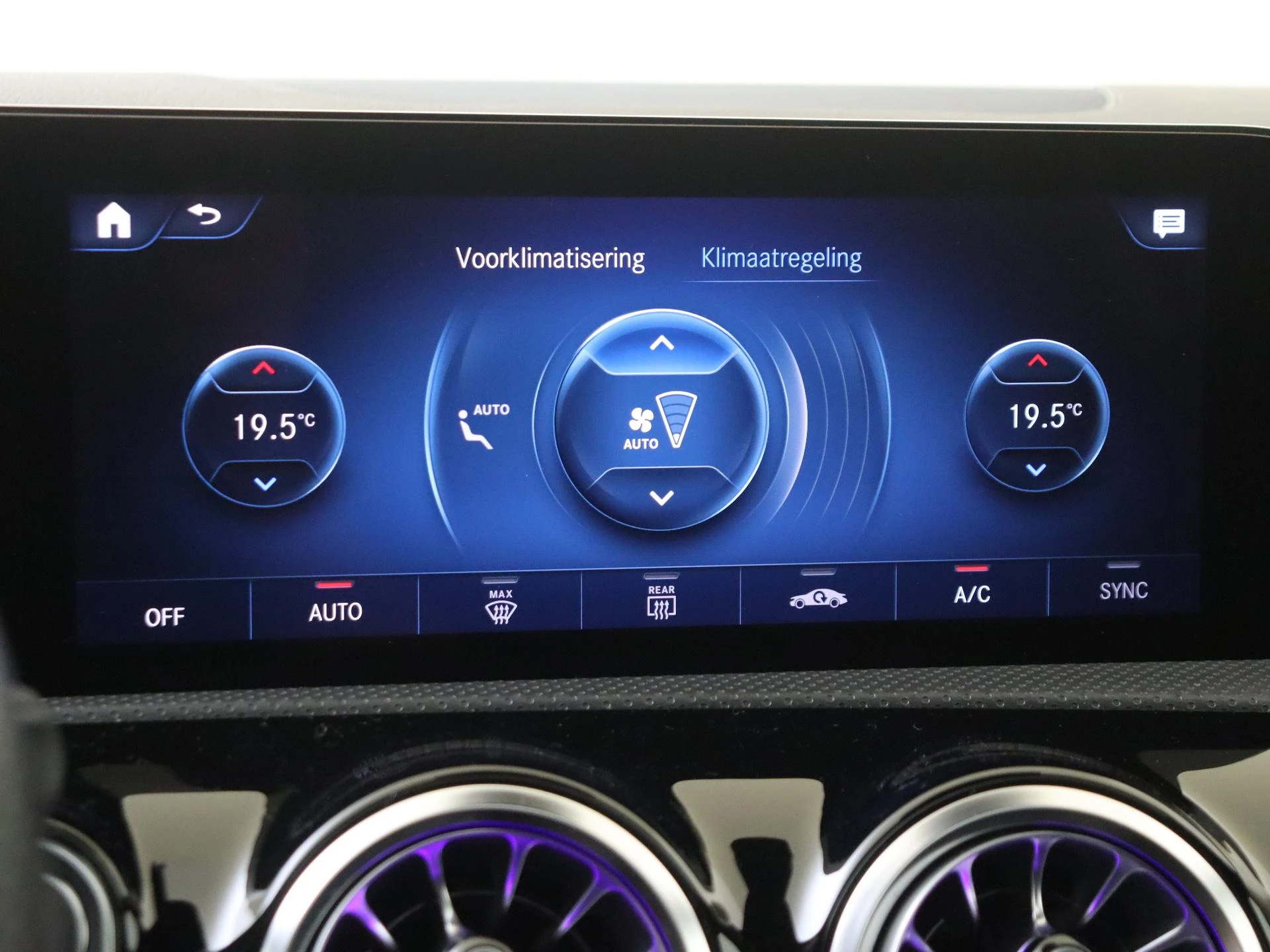 Mercedes-Benz-CLA-image-19