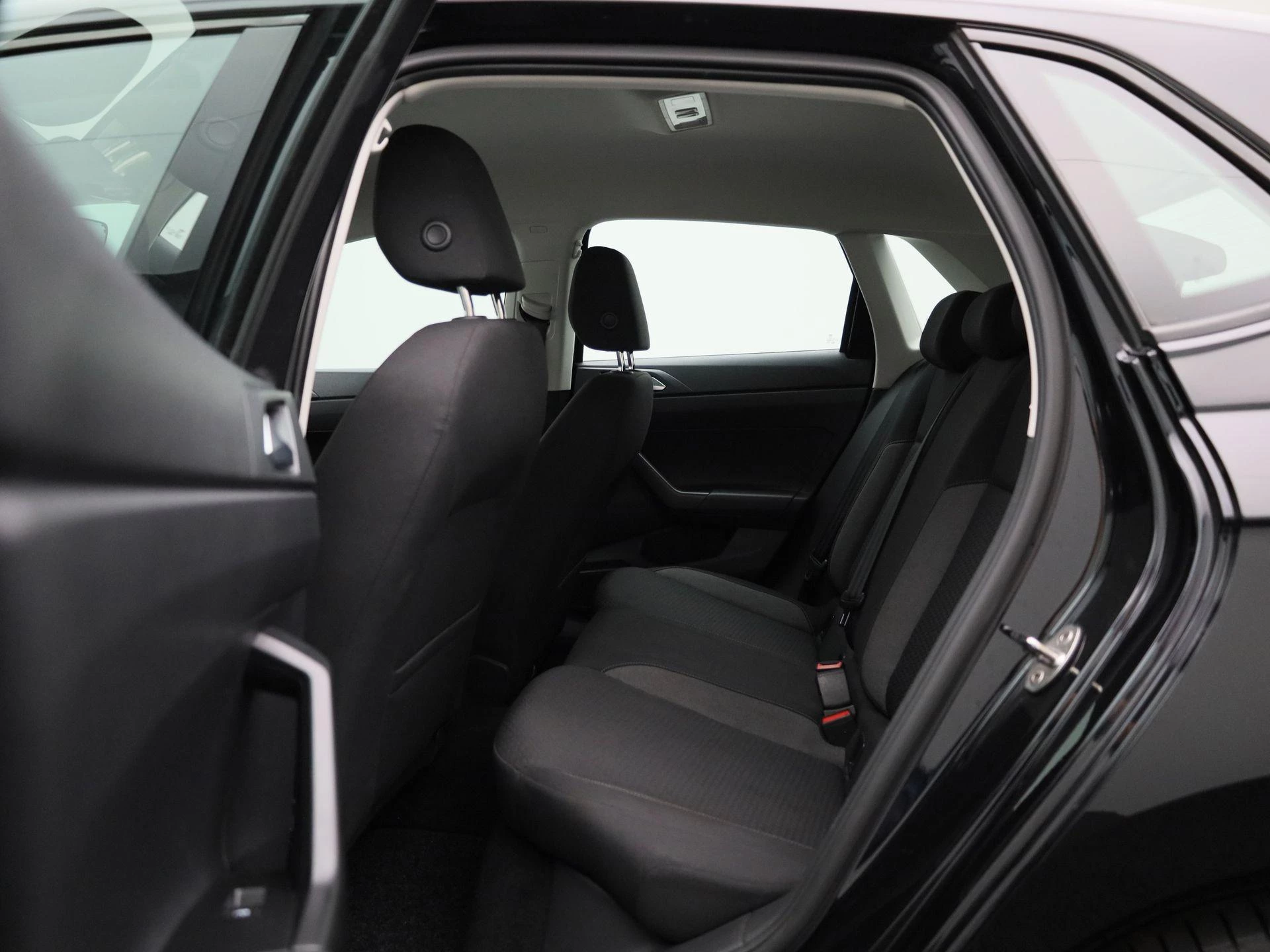 Volkswagen-Polo-image-9