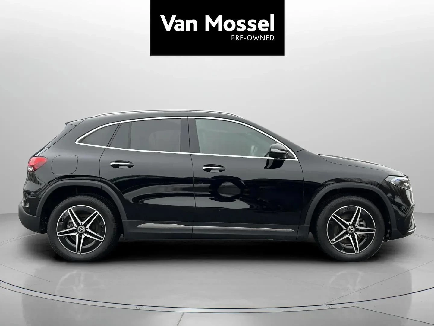 Mercedes-Benz-EQA-image-3