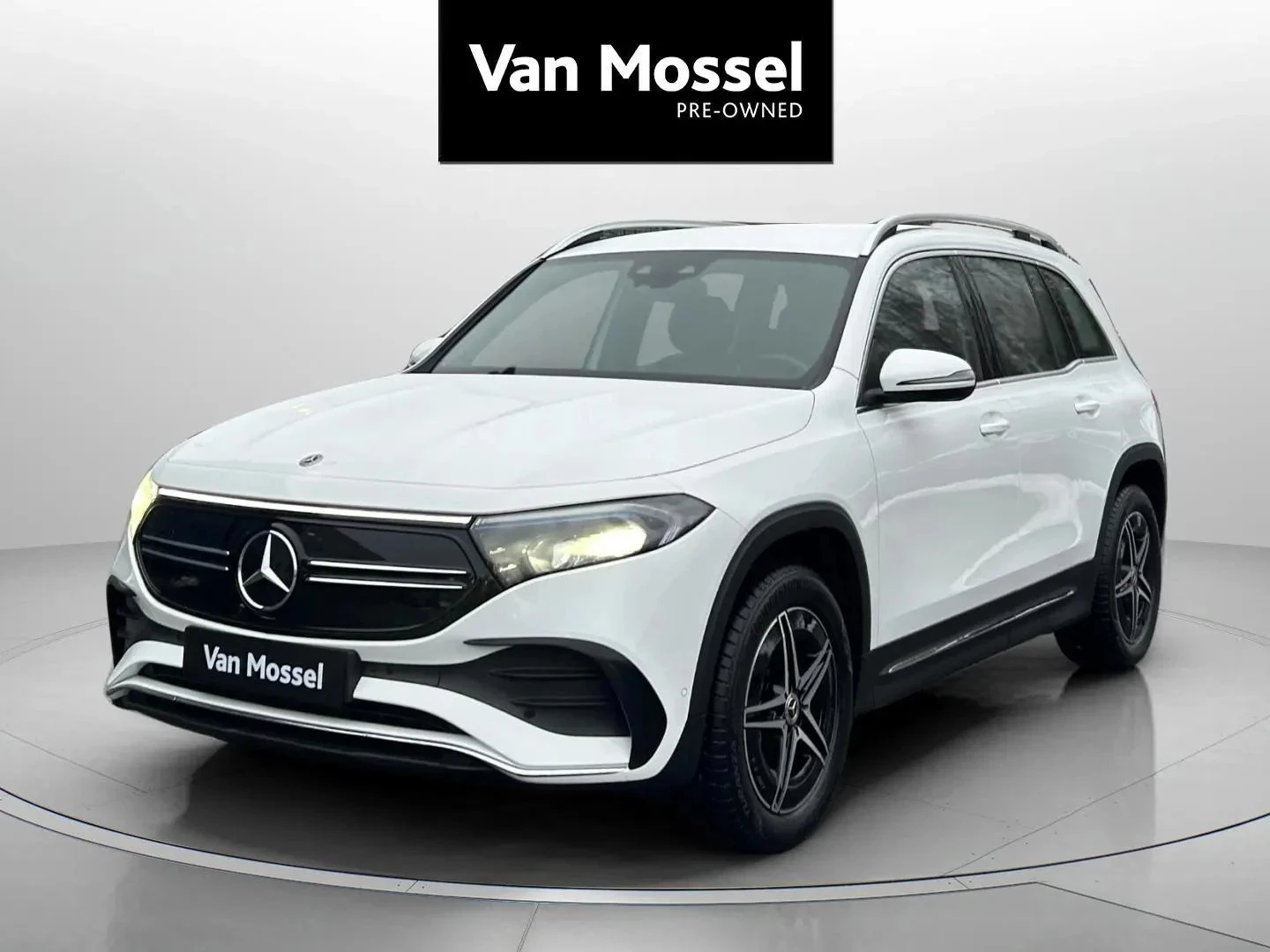 Mercedes-Benz-EQB-image-0