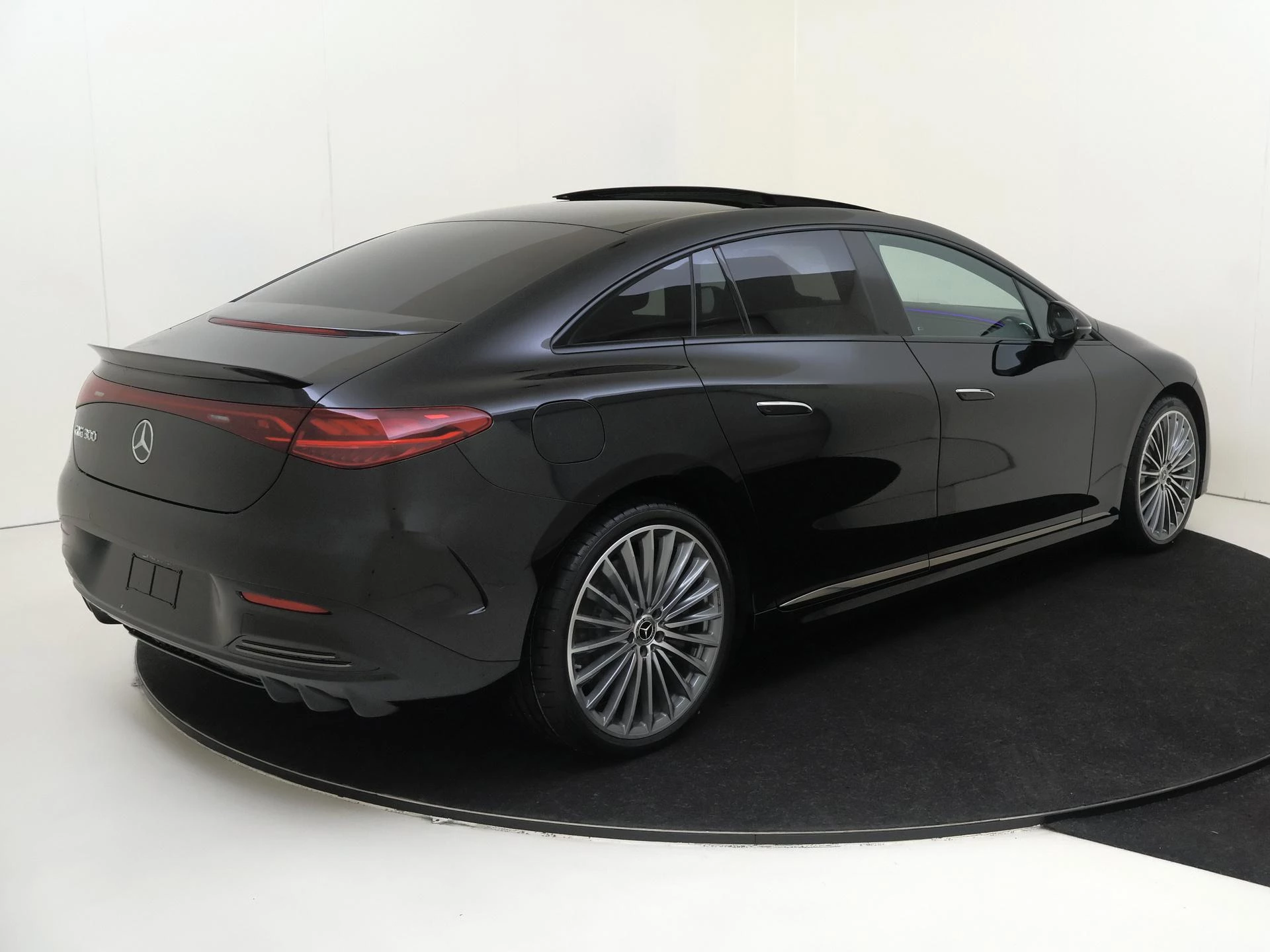 Mercedes-Benz-EQE-image-3