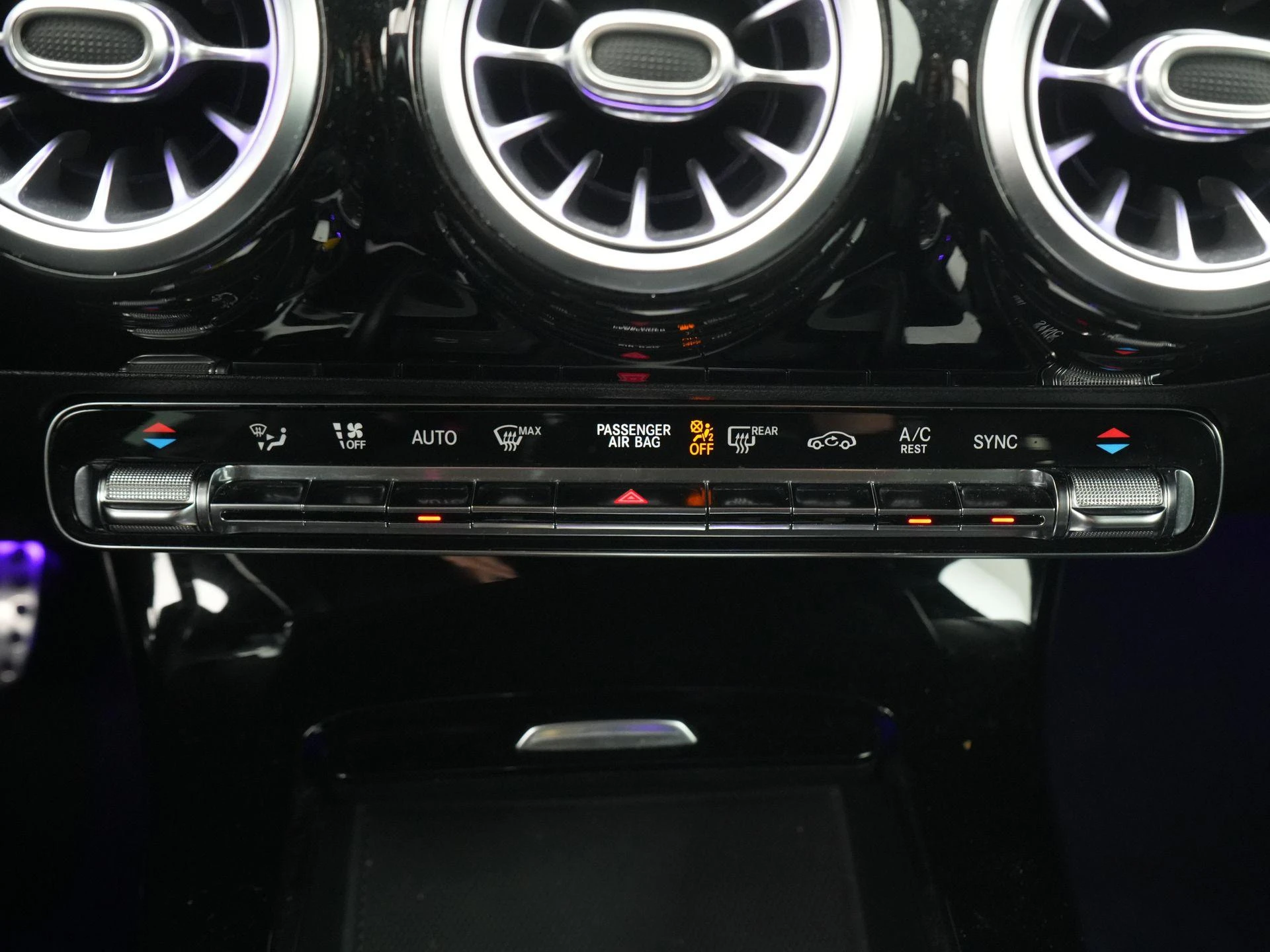 Mercedes-Benz-CLA-image-21