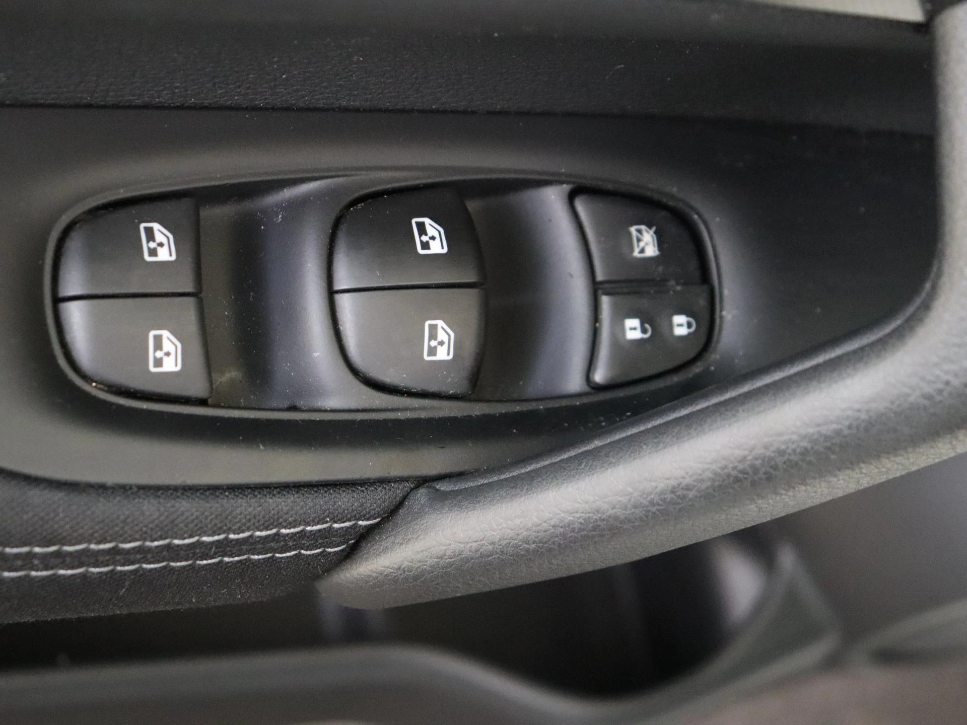 Nissan-QASHQAI-image-23