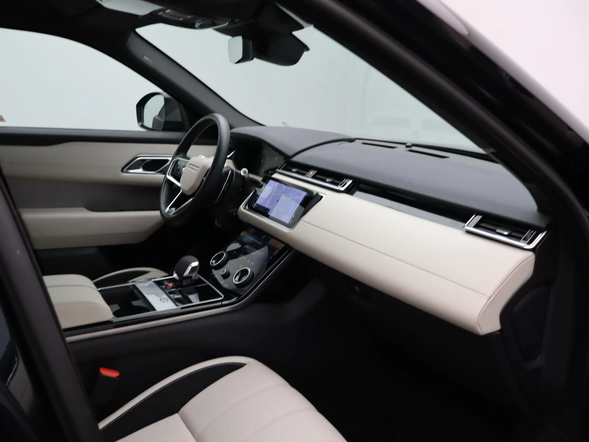 Land Rover-Range Rover Velar-image-32