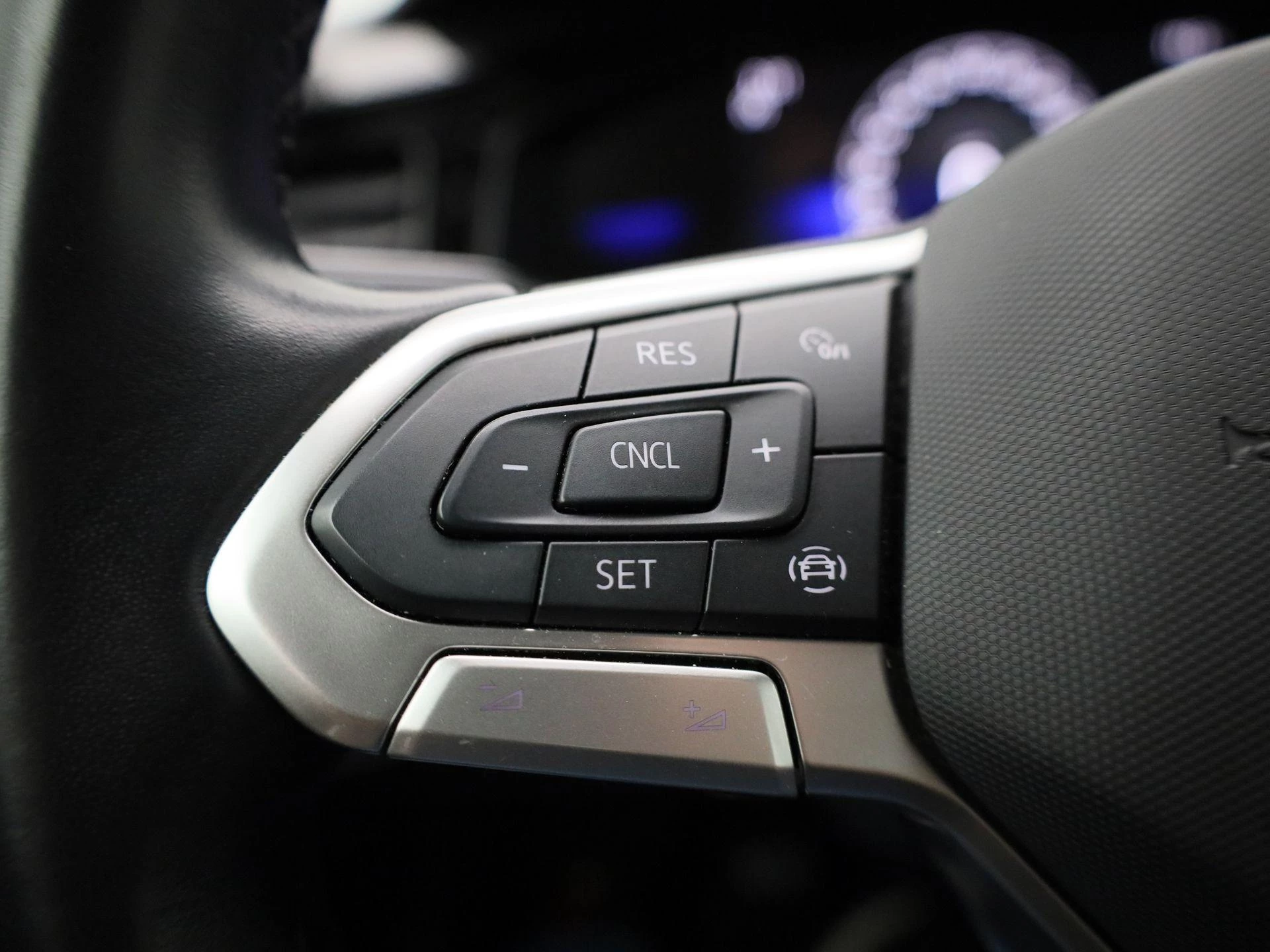 Volkswagen-Polo-image-16