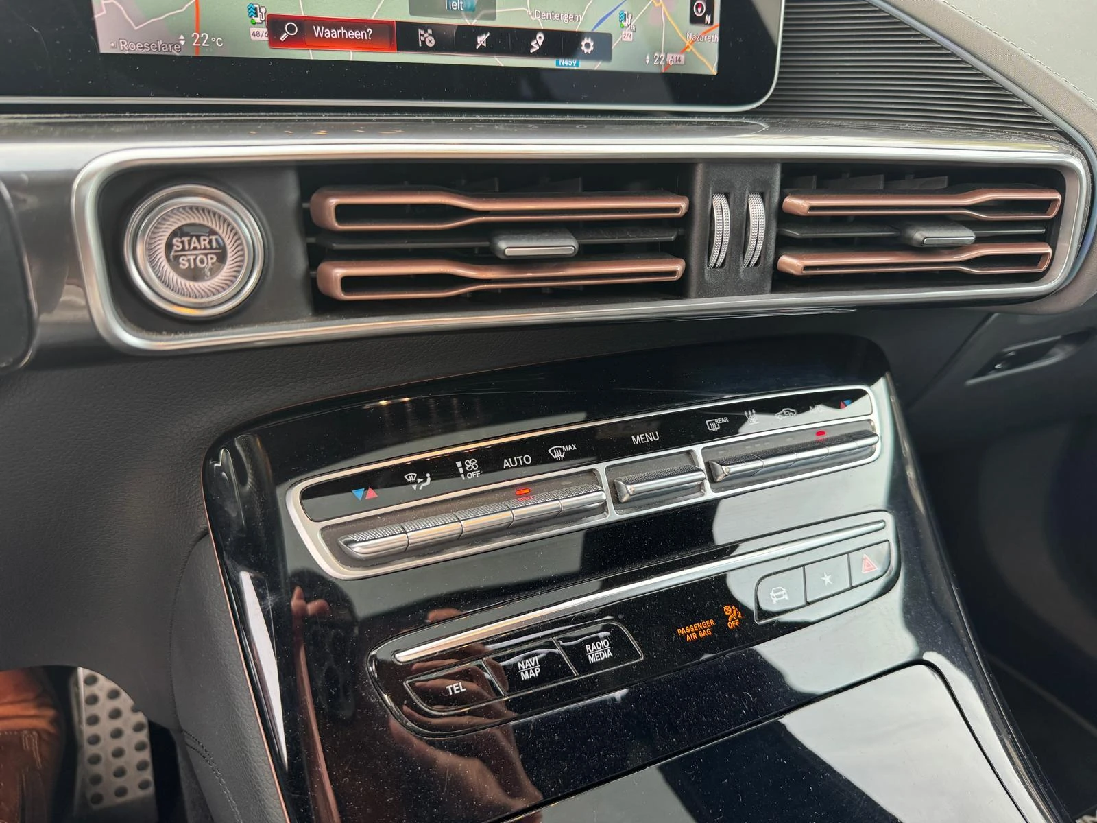 Mercedes-Benz-EQC-image-19