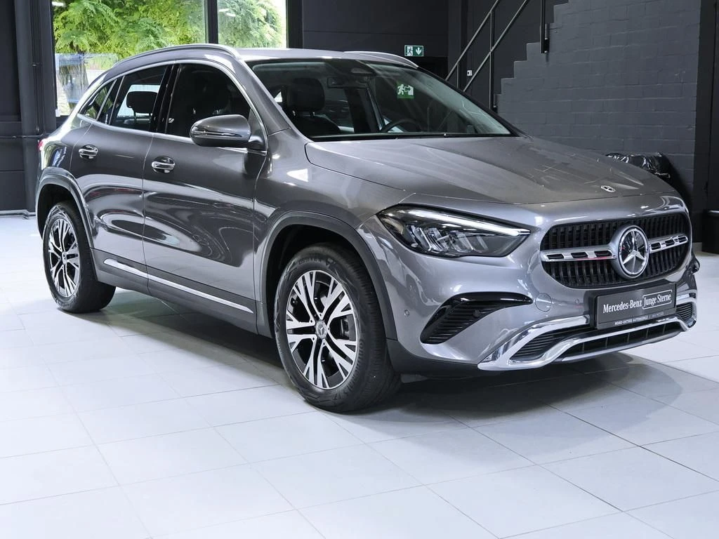 Mercedes-Benz-GLA 220-image-4