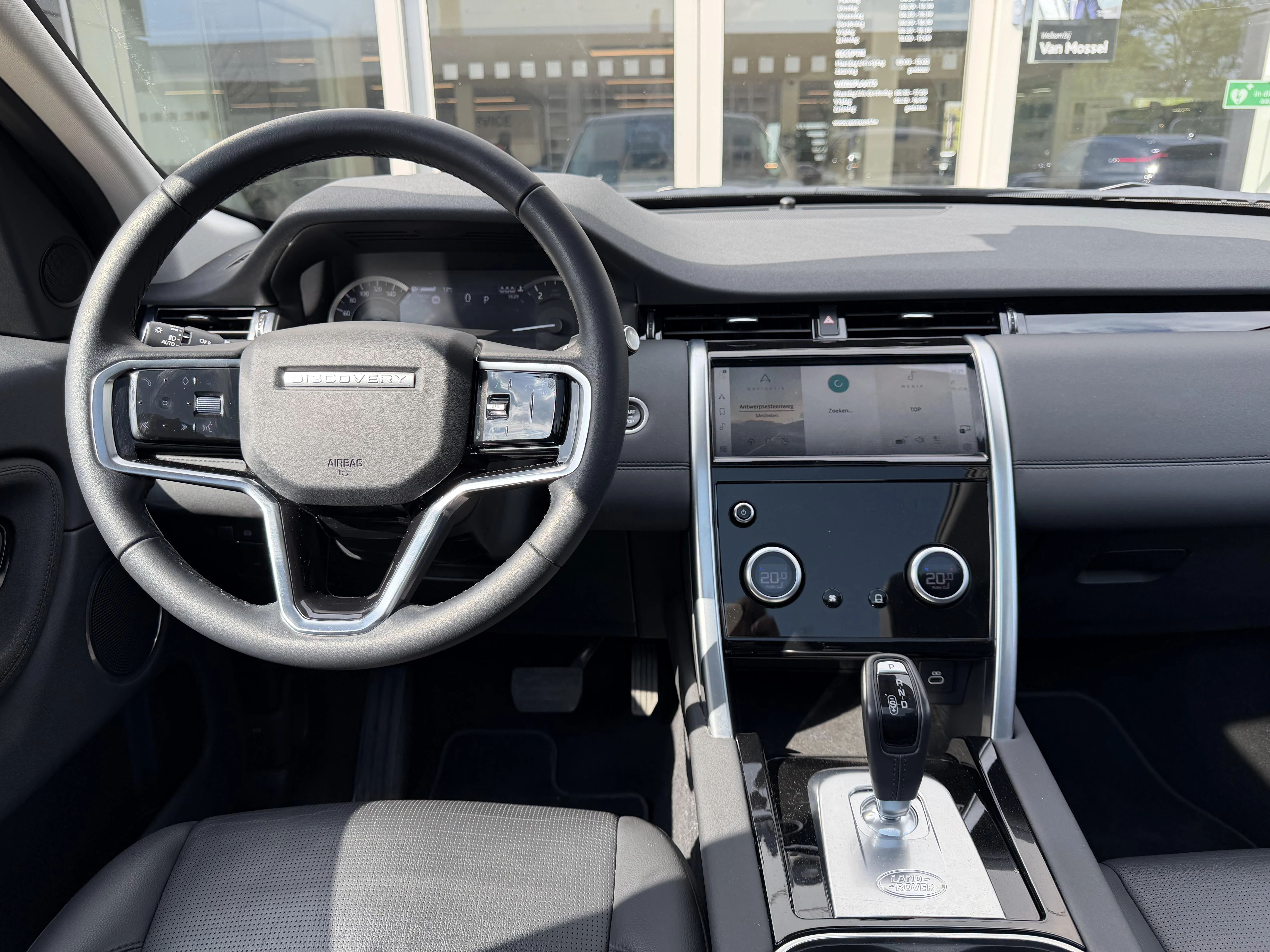 Land Rover-Discovery Sport-image-17
