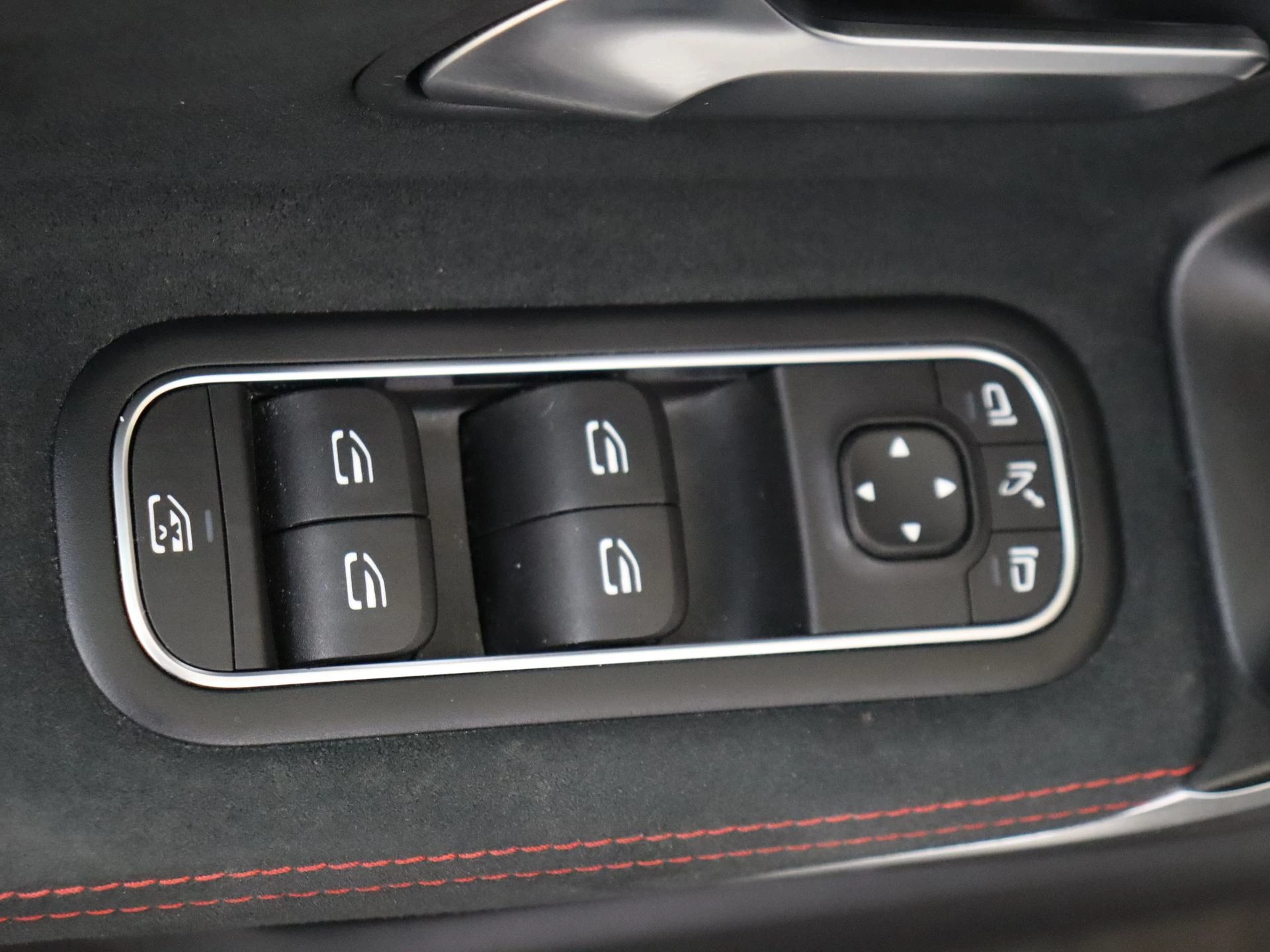 Mercedes-Benz-CLA-image-26