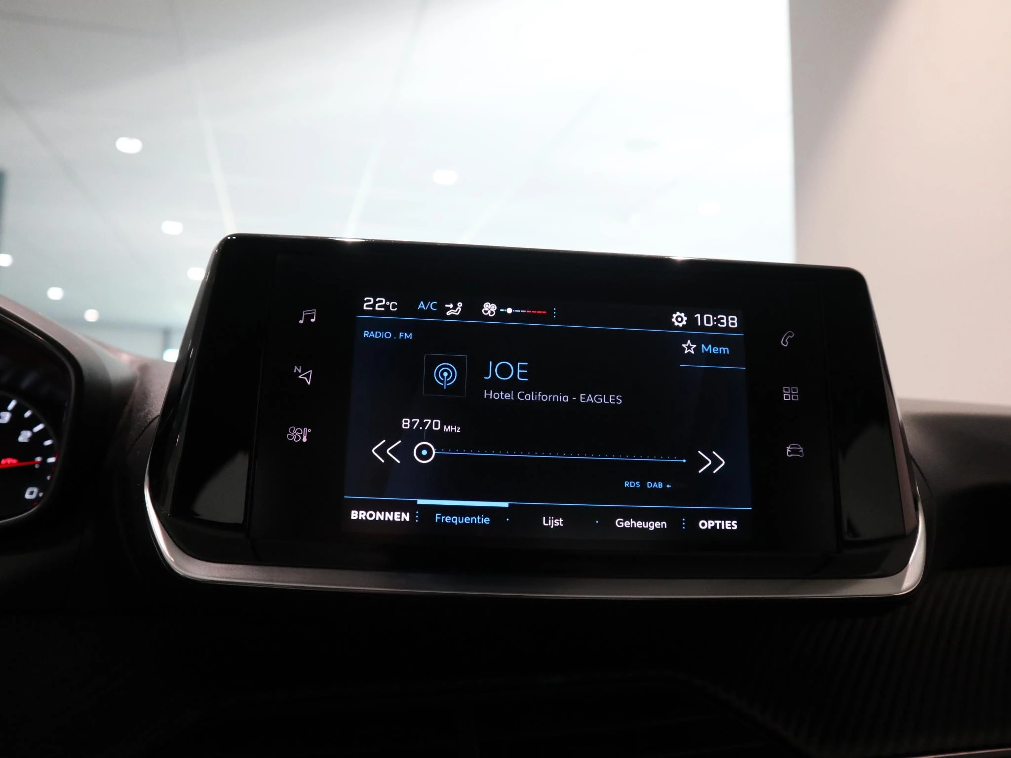 Peugeot-208-image-15