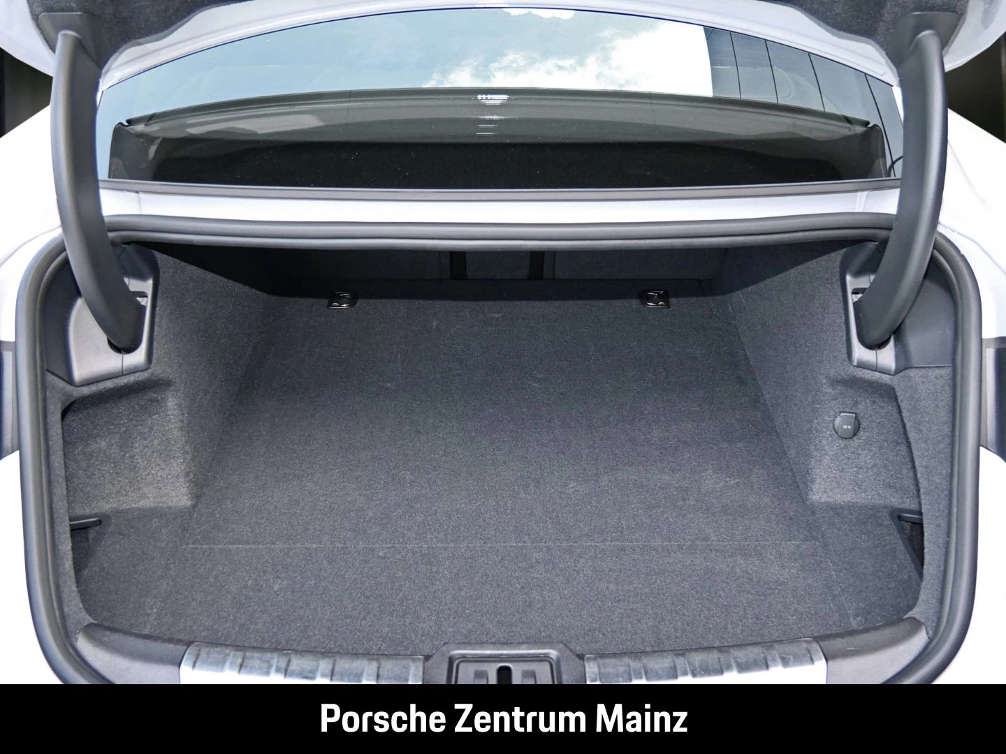 Porsche-Taycan-image-31