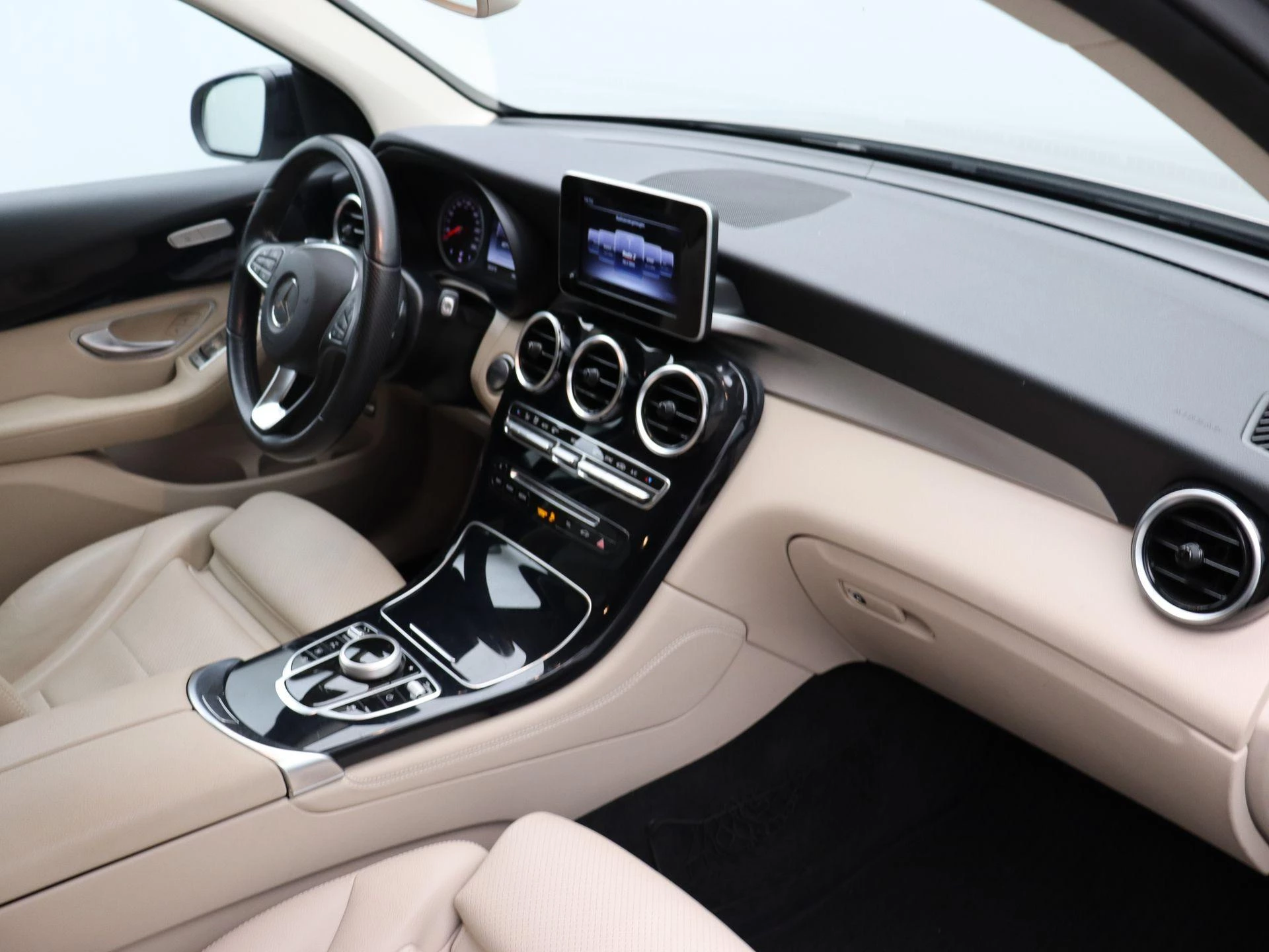 Mercedes-Benz GLC 250 4MATIC + LEDER + LED + TREKHAAK +