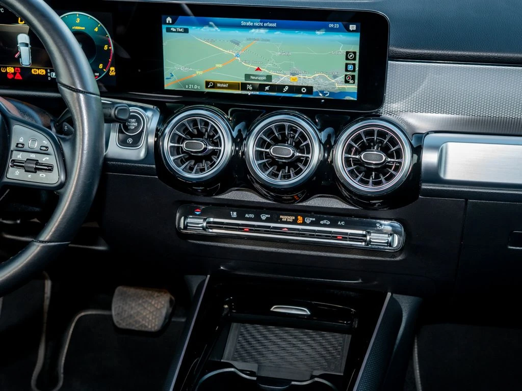 Mercedes-Benz-GLB 200 d-image-10