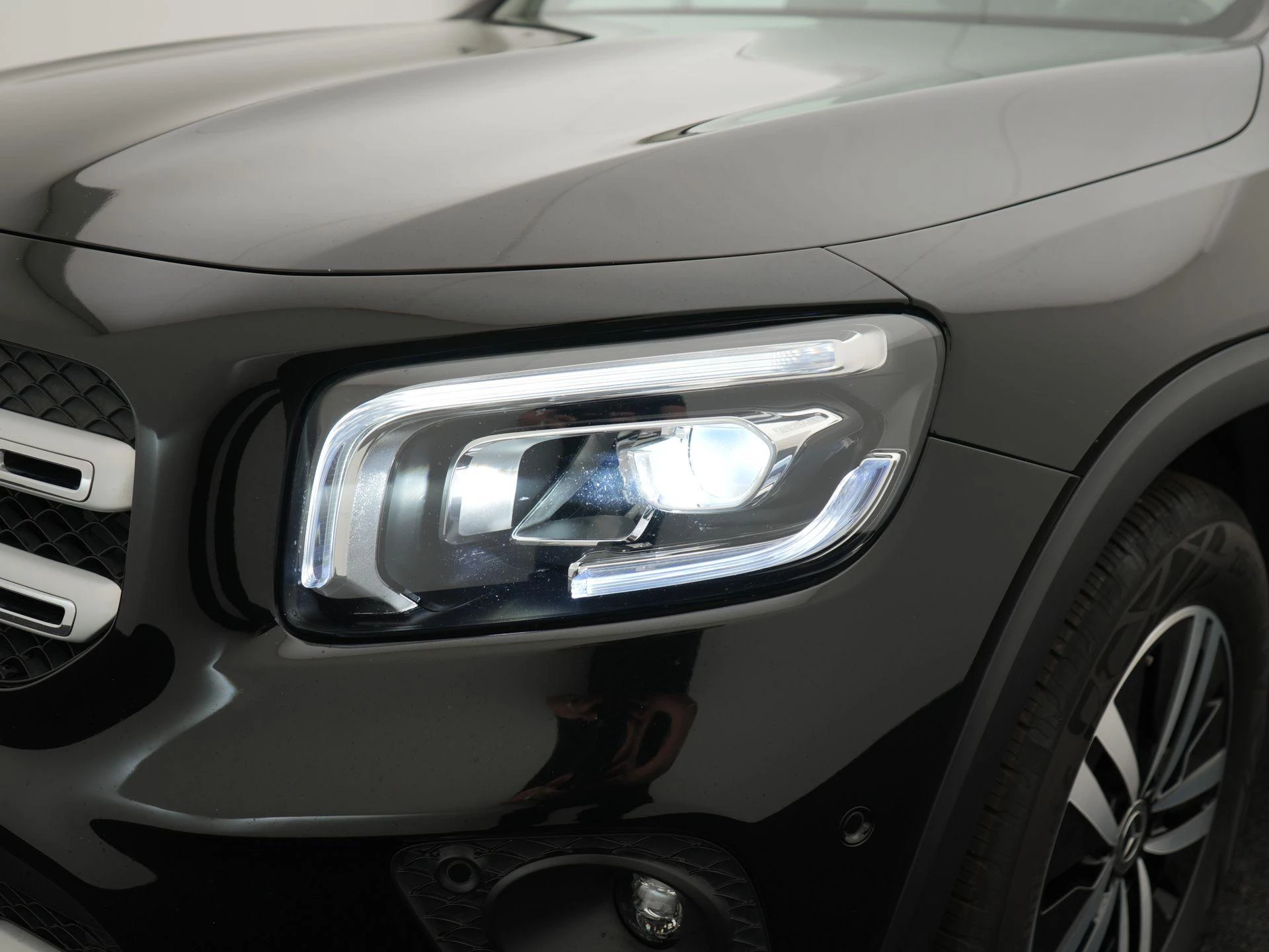 Mercedes-Benz-GLB-image-11