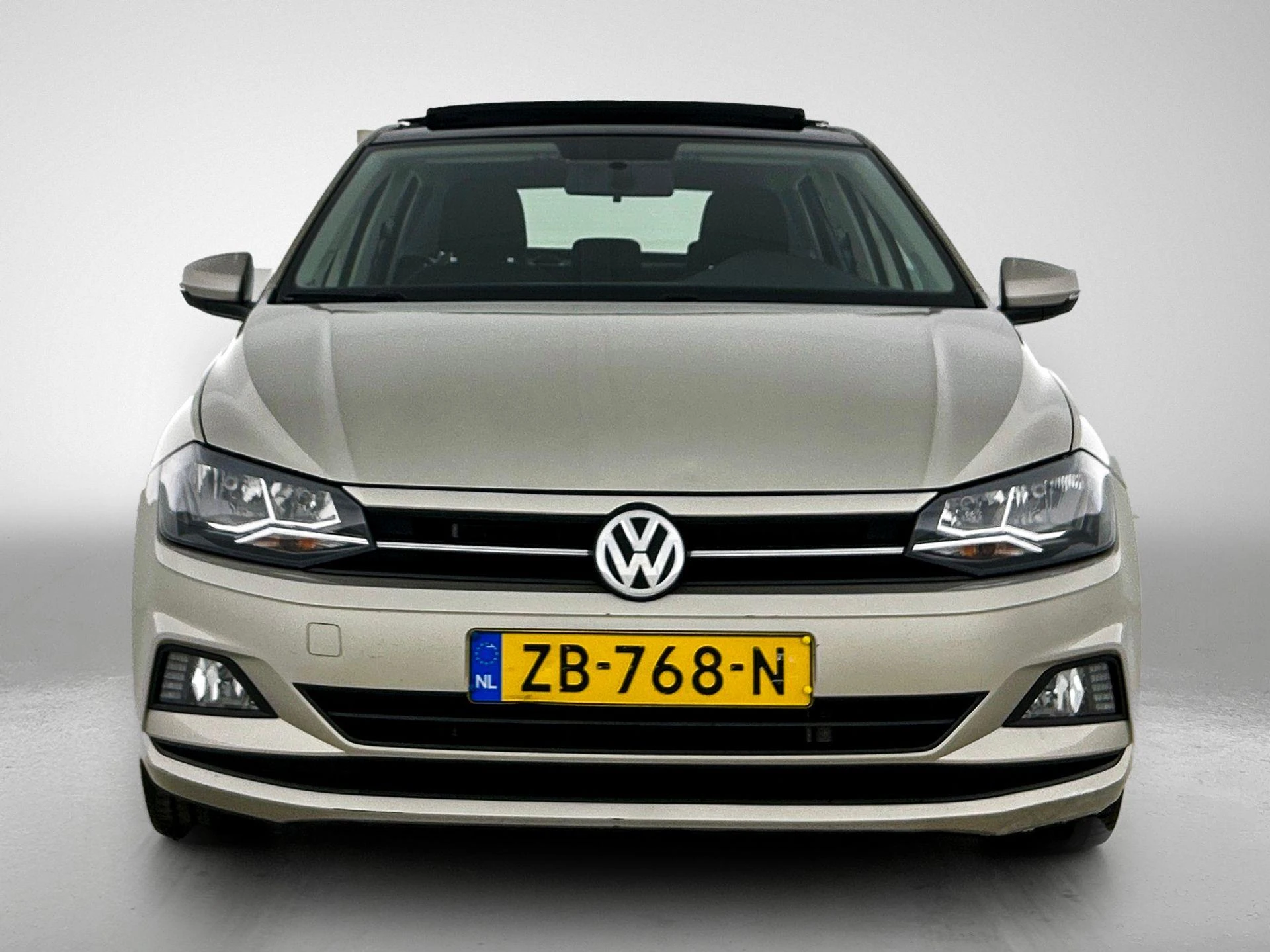 Volkswagen-Polo-image-4