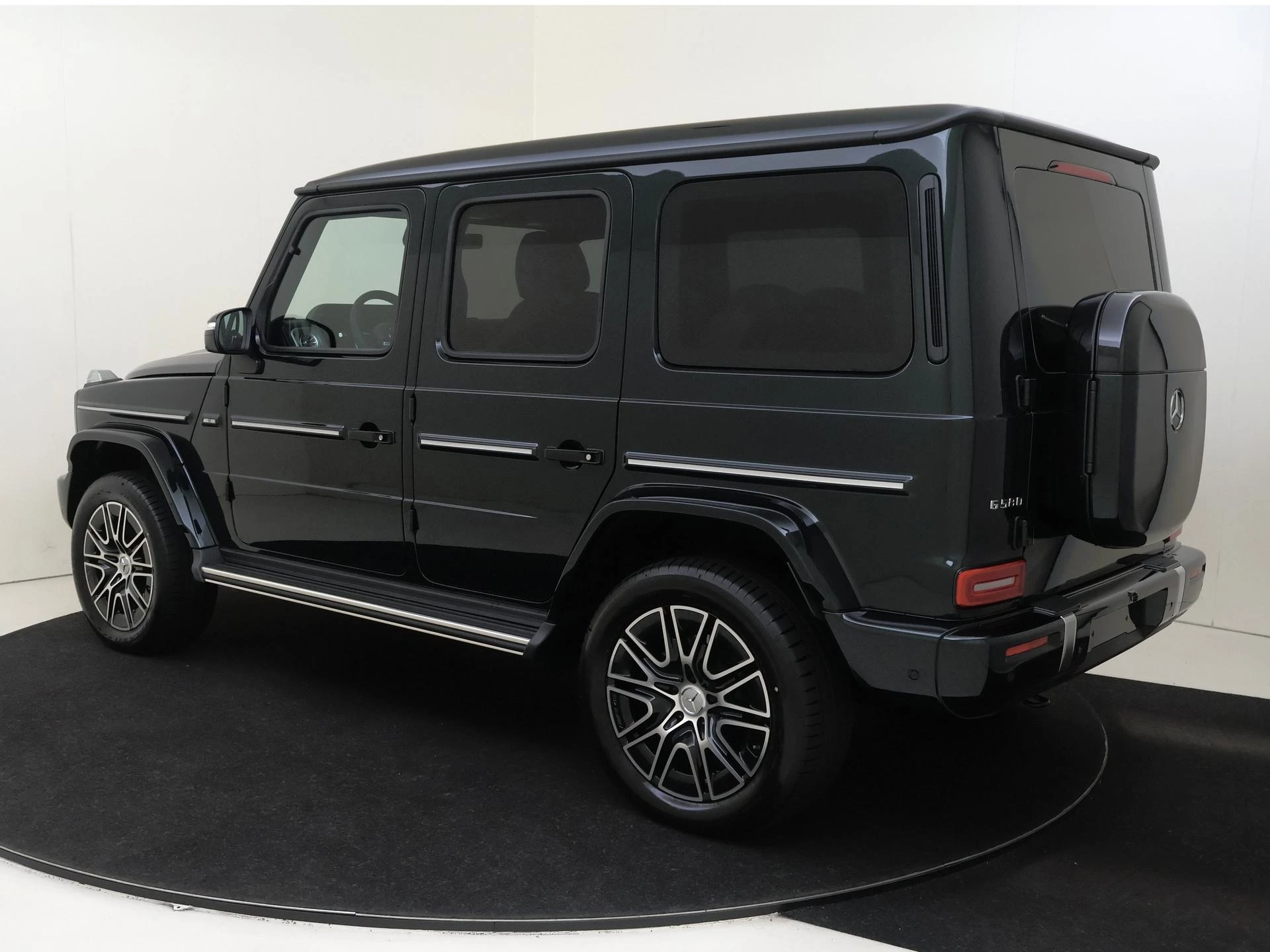 Mercedes-Benz-G-Klasse-image-2