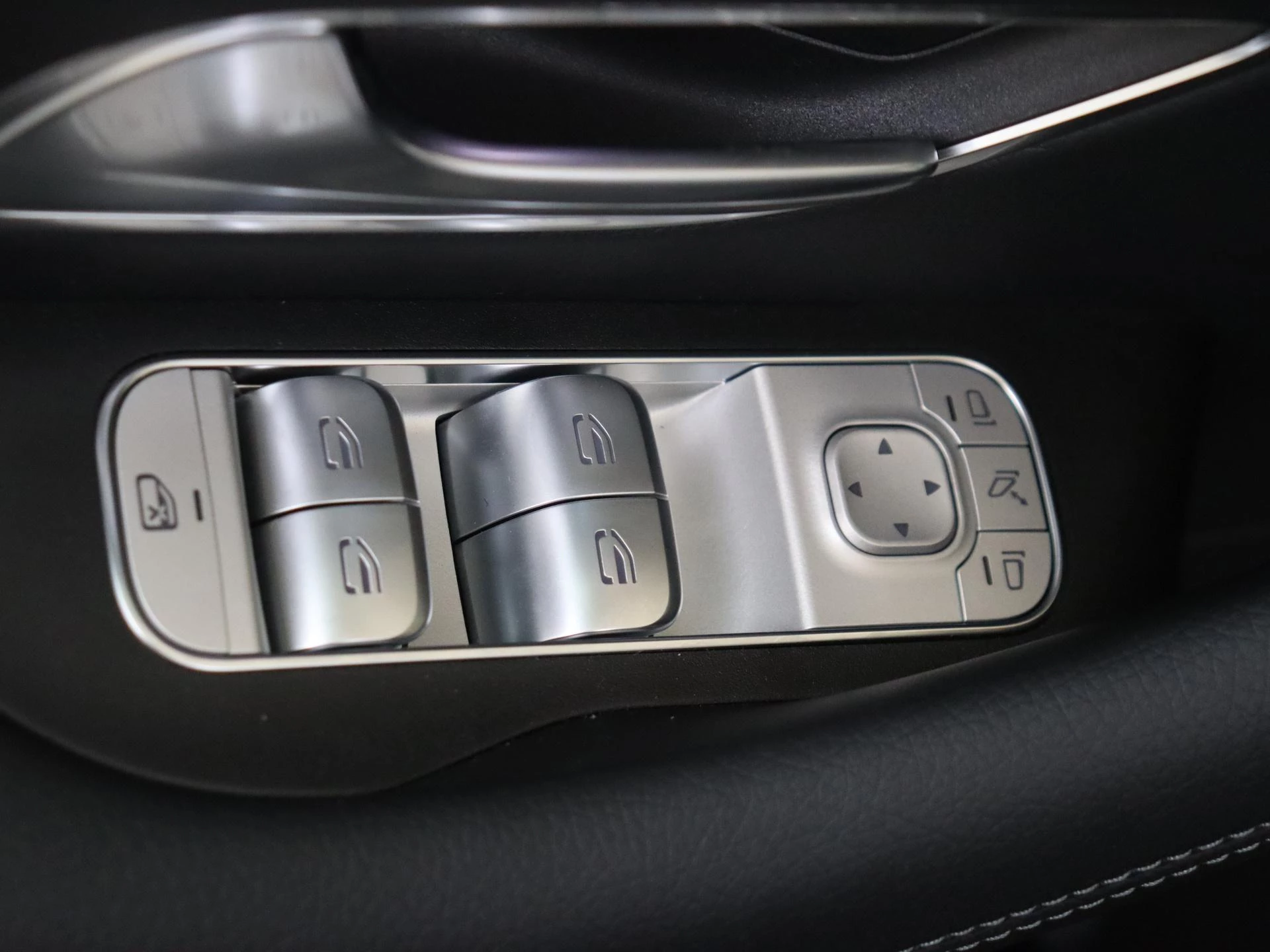 Mercedes-Benz-GLE-image-27