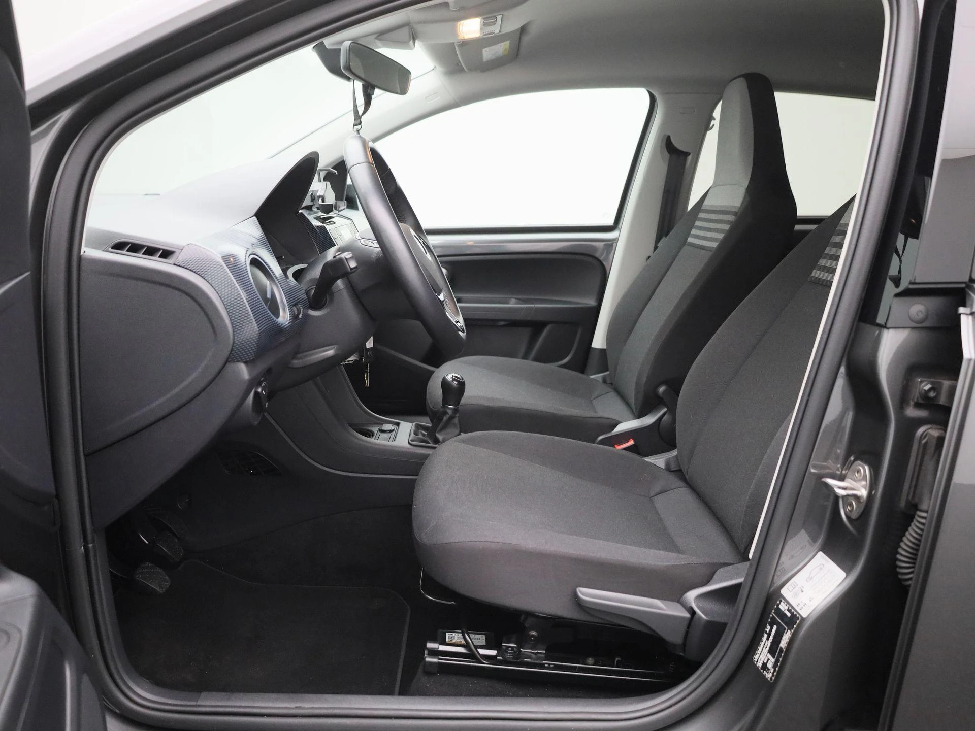 Volkswagen-up!-image-10