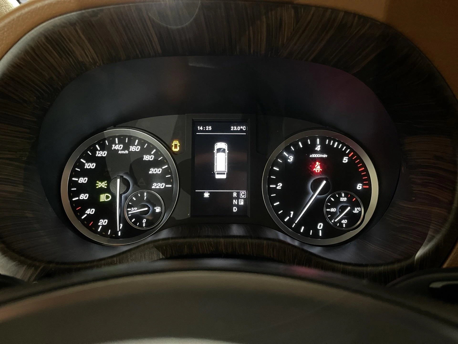 Mercedes-Benz-Vito-image-1