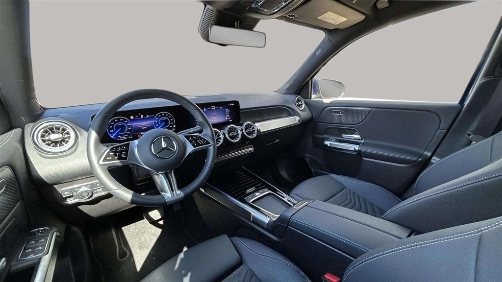Mercedes-Benz-EQB-image-11